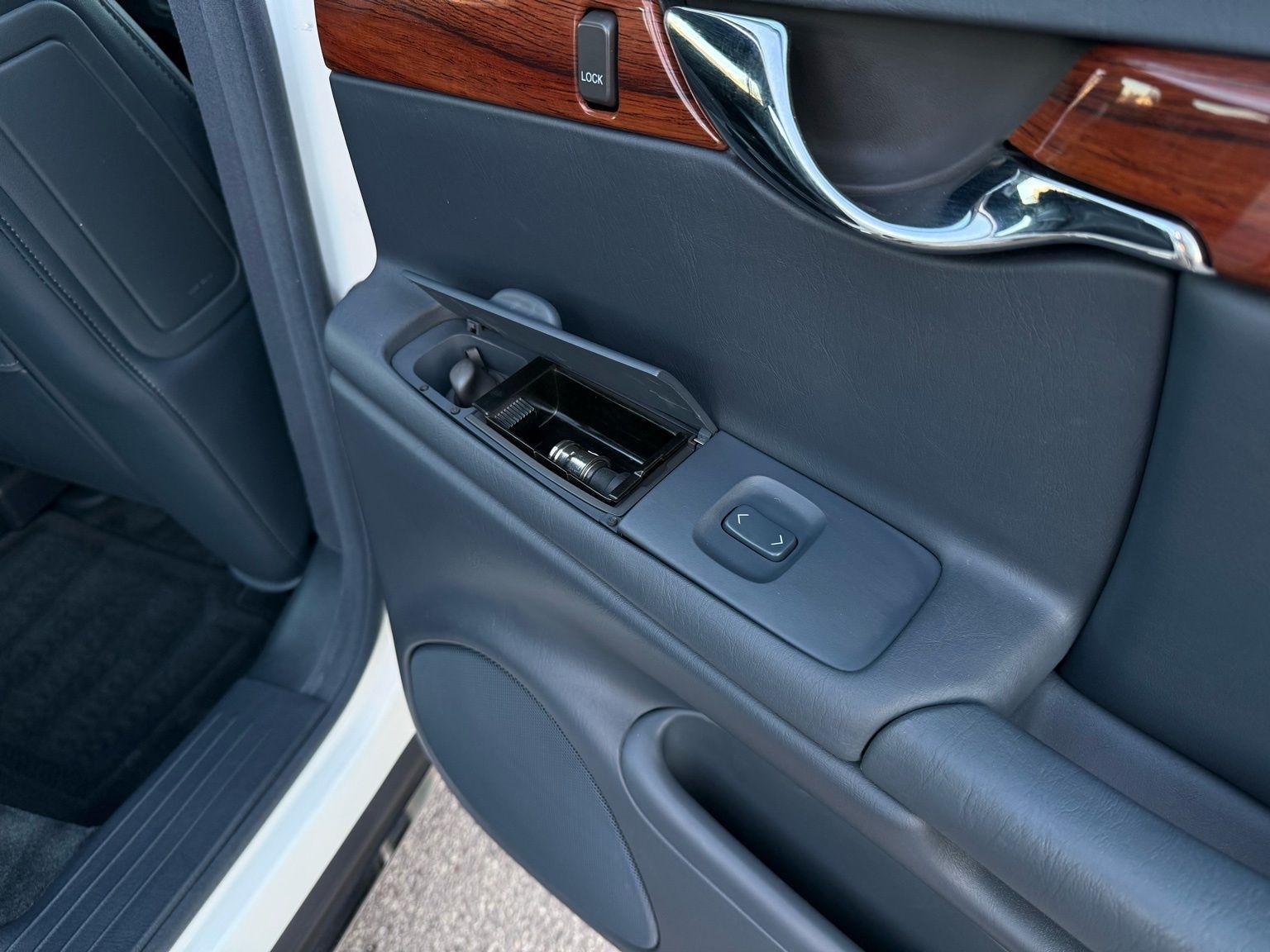 Cadillac DeVille  2002