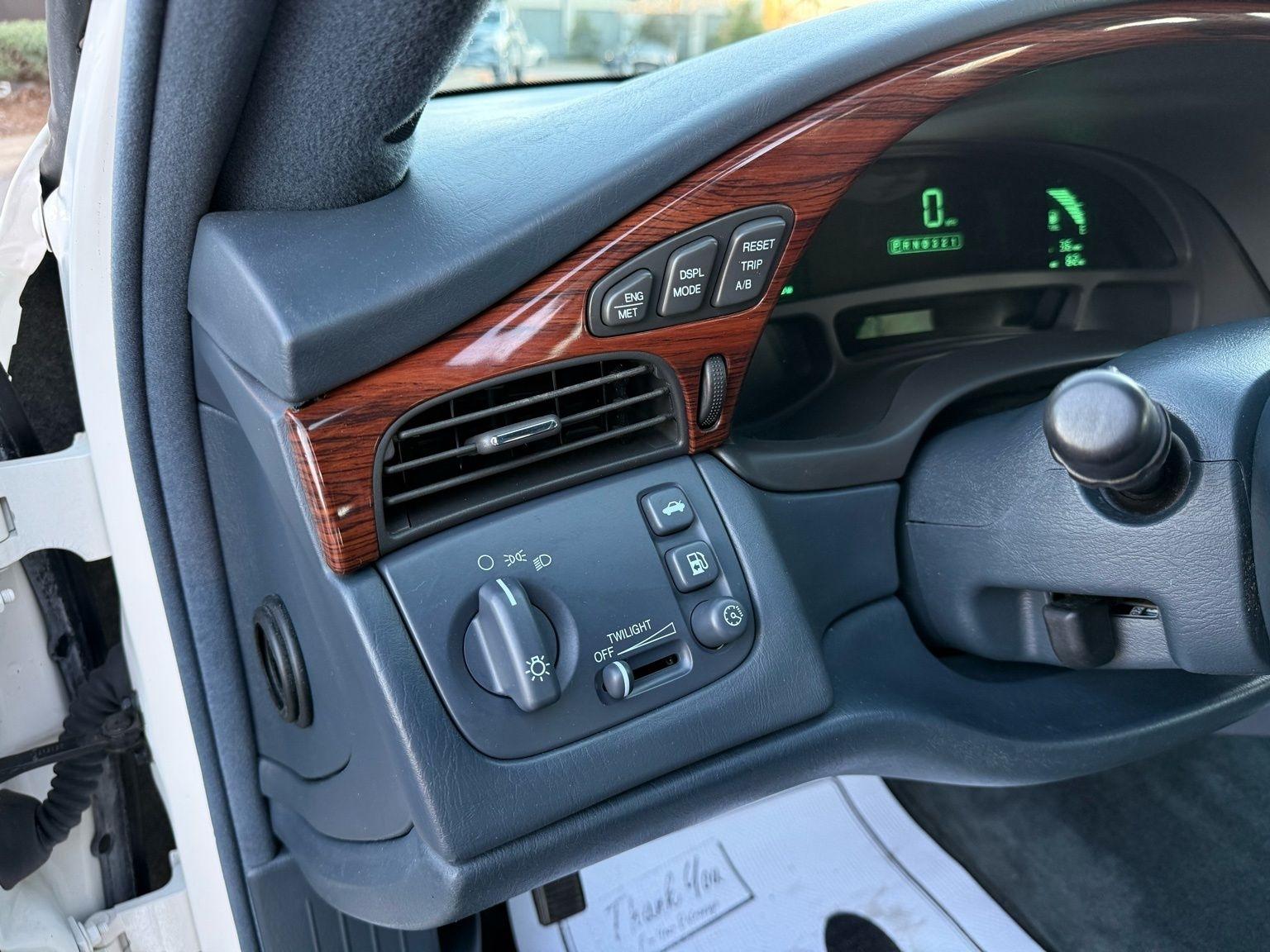 Cadillac DeVille  2002