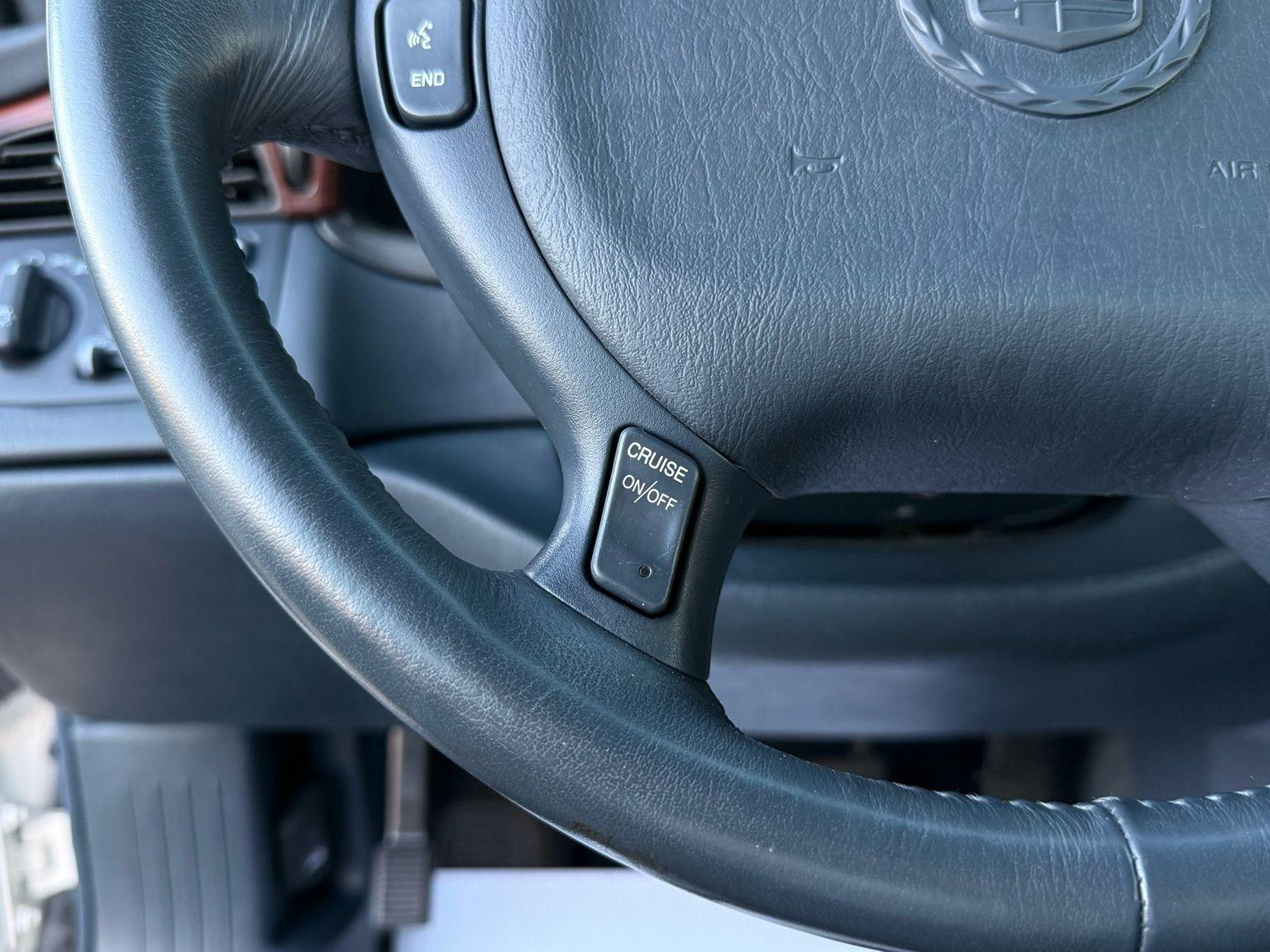 Cadillac DeVille  2002