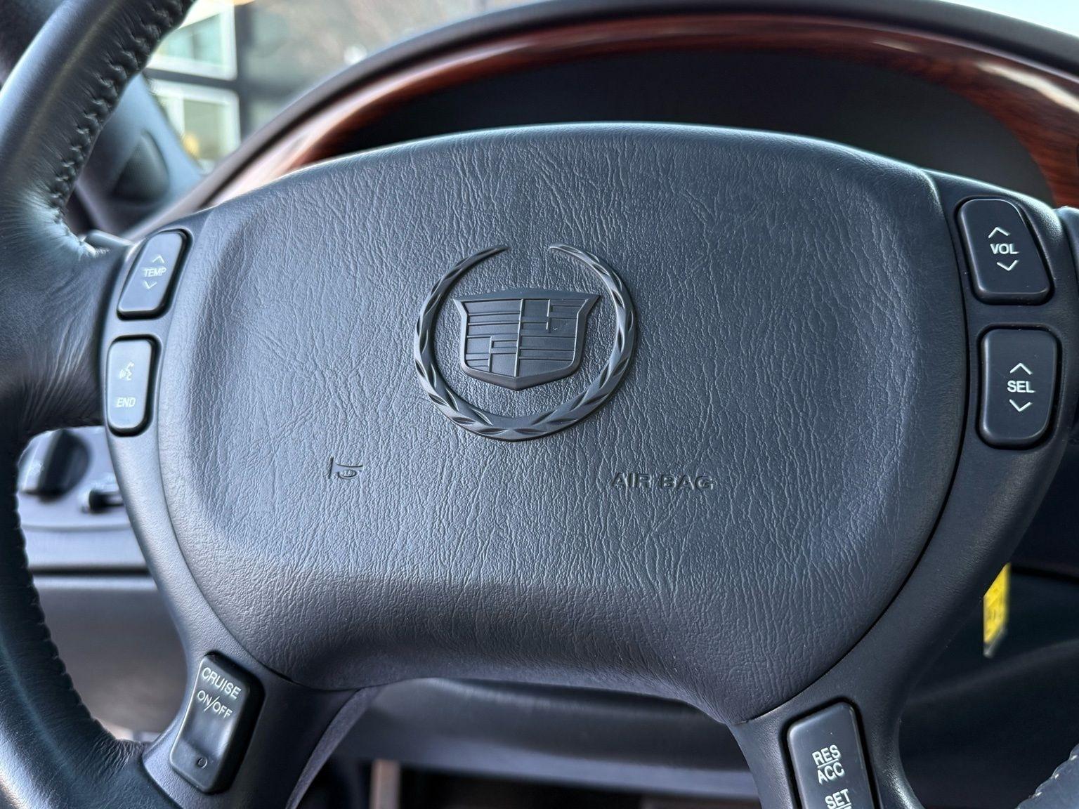 Cadillac DeVille  2002