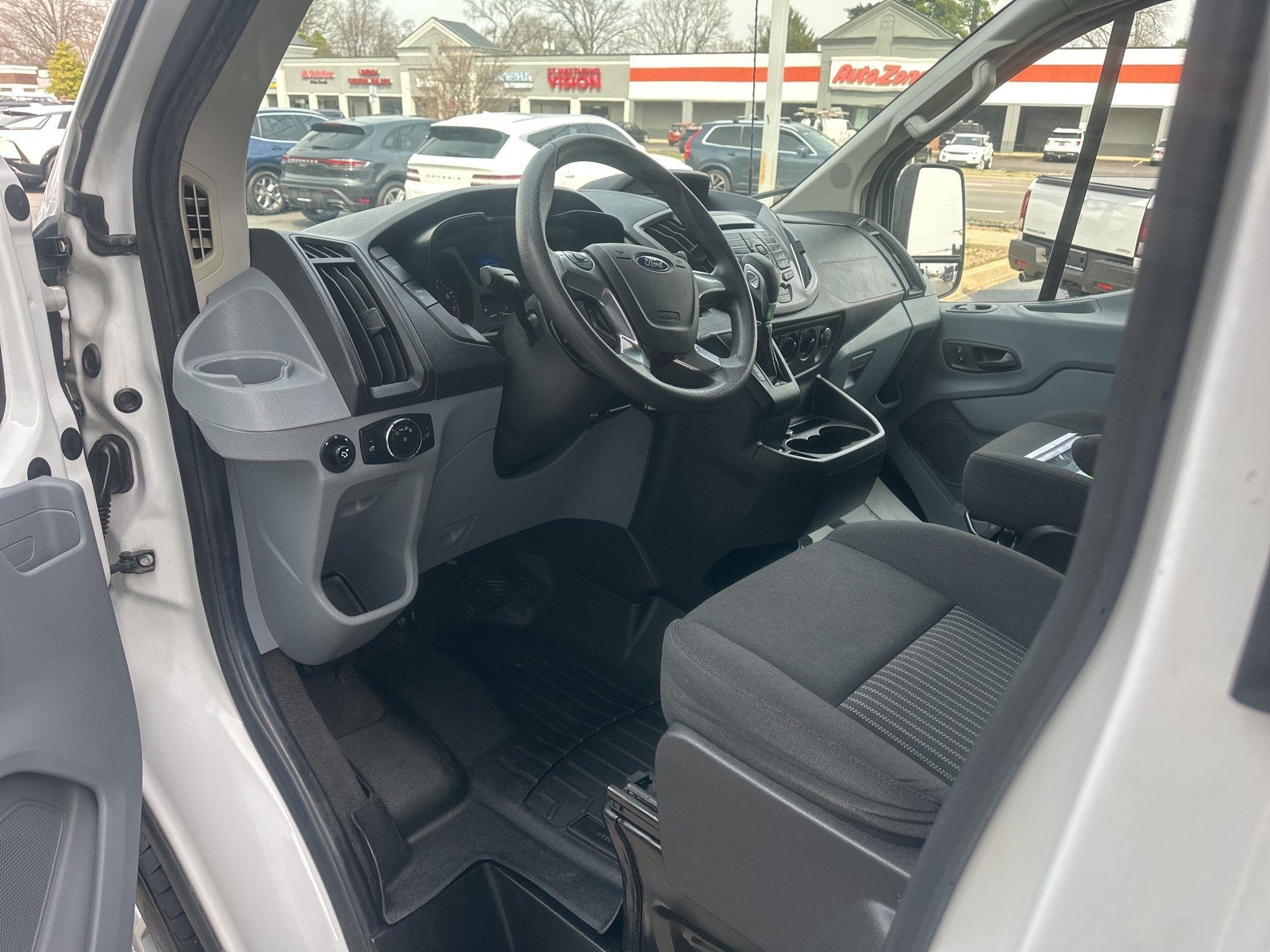 Ford Transit  2015