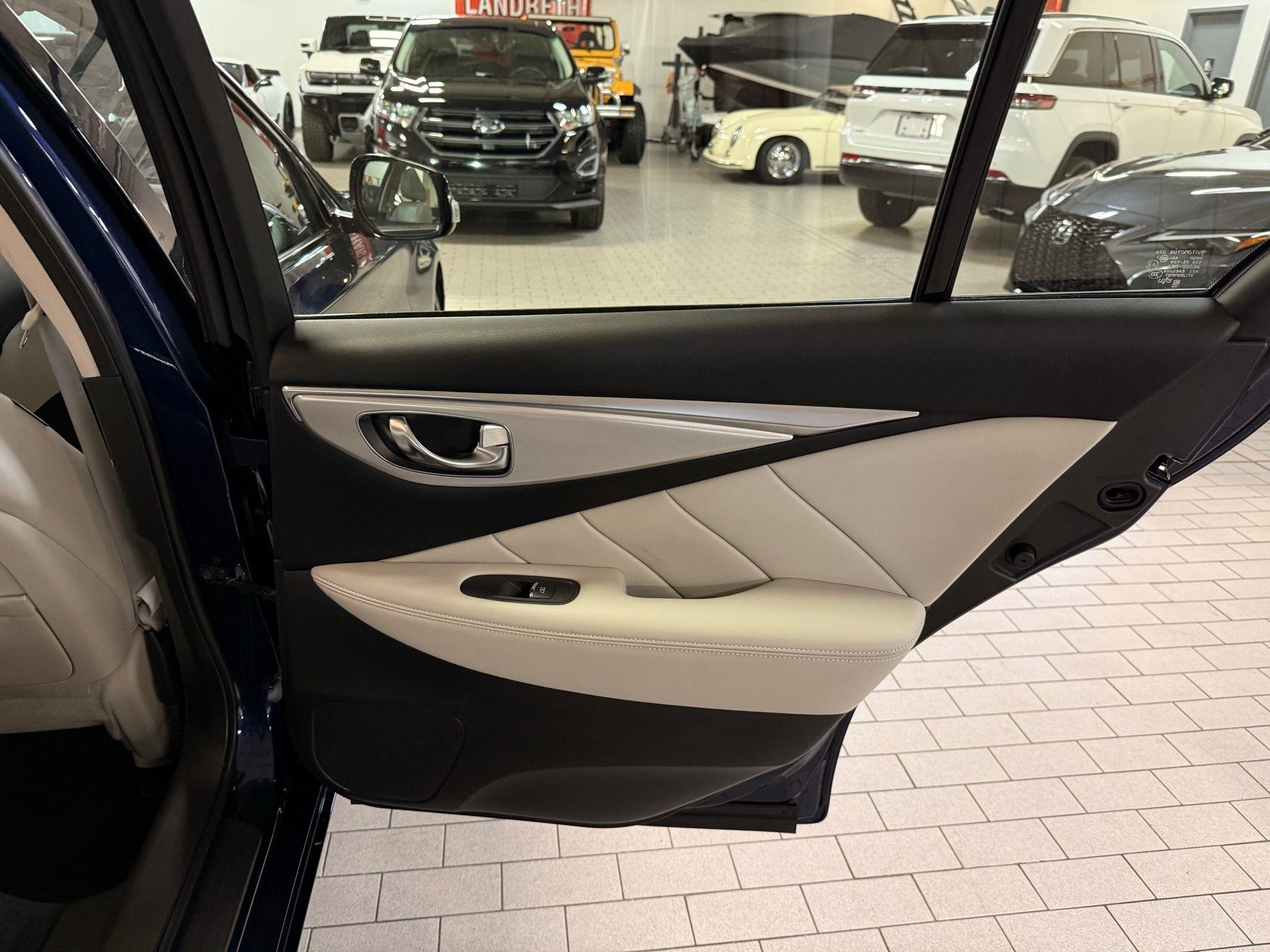Infiniti Q50  2023