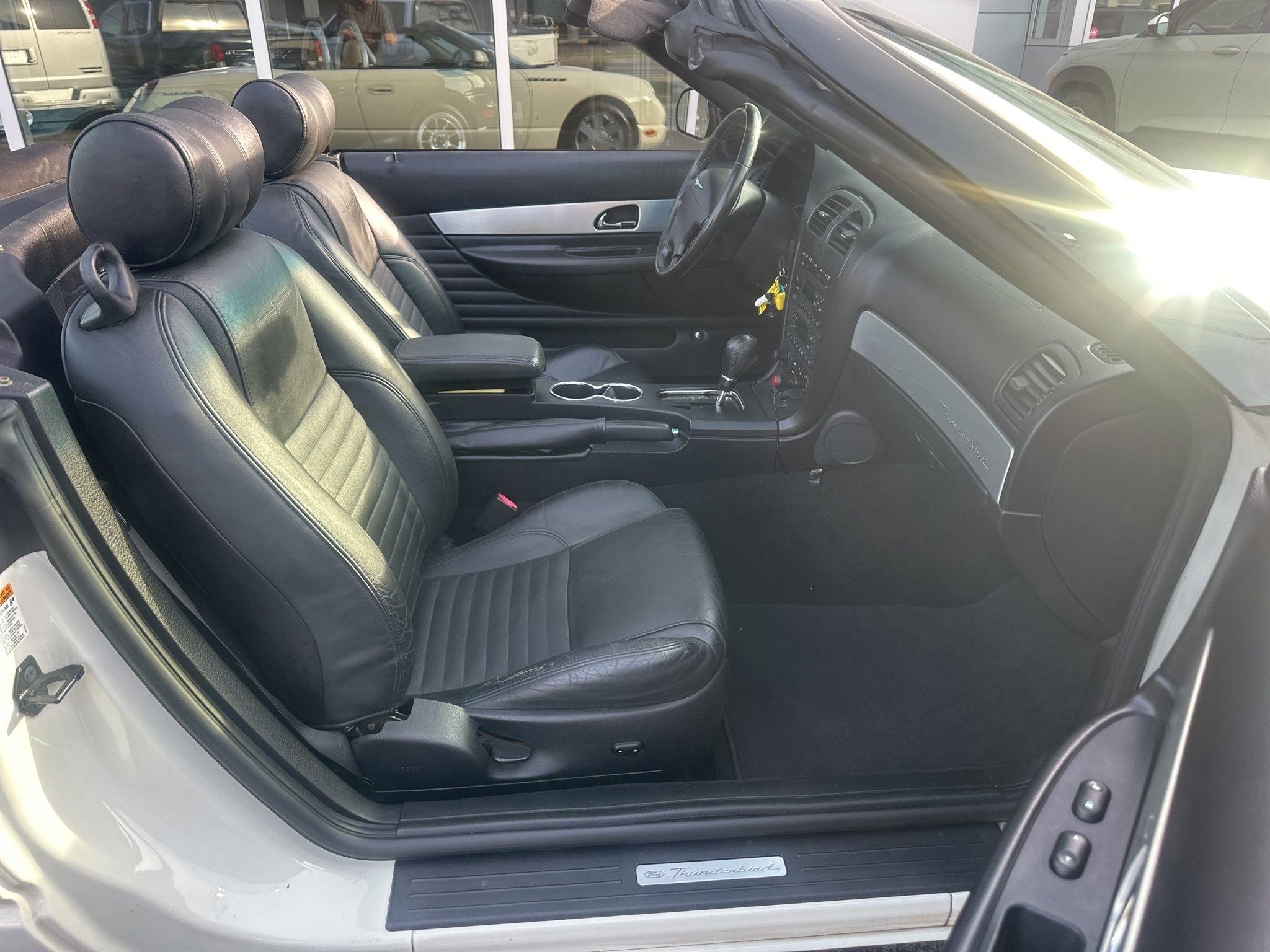 Ford Thunderbird  2003