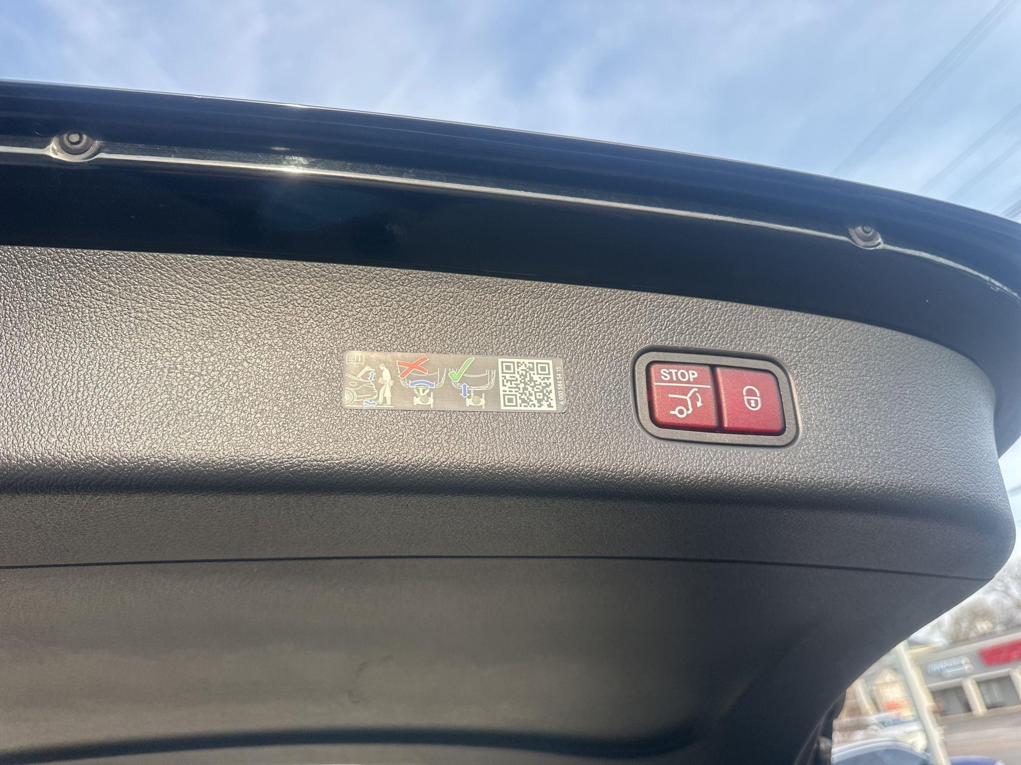 Mercedes-Benz GLC  2023