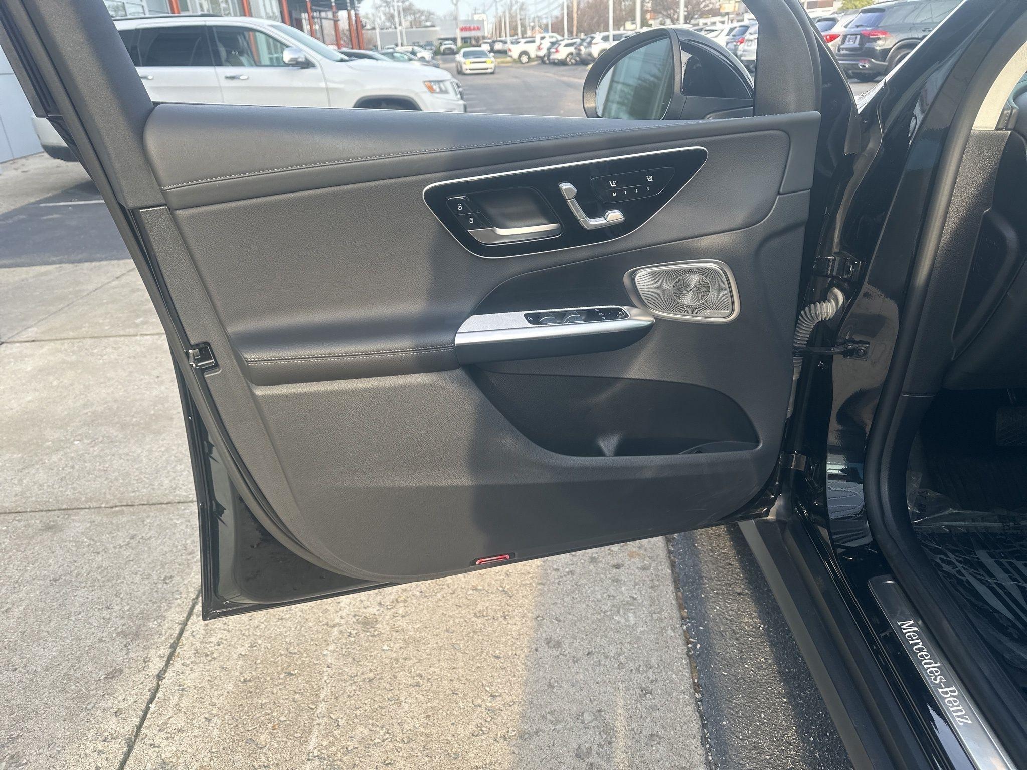 Mercedes-Benz GLC  2023