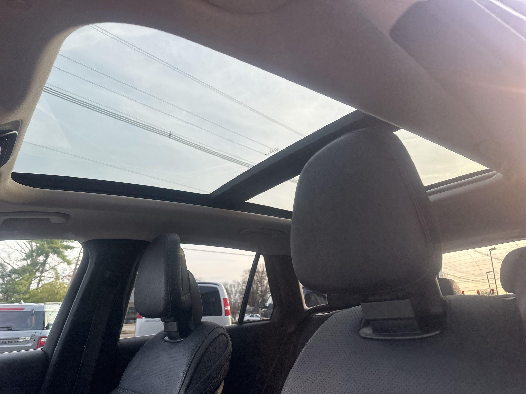 Mercedes-Benz GLC  2023