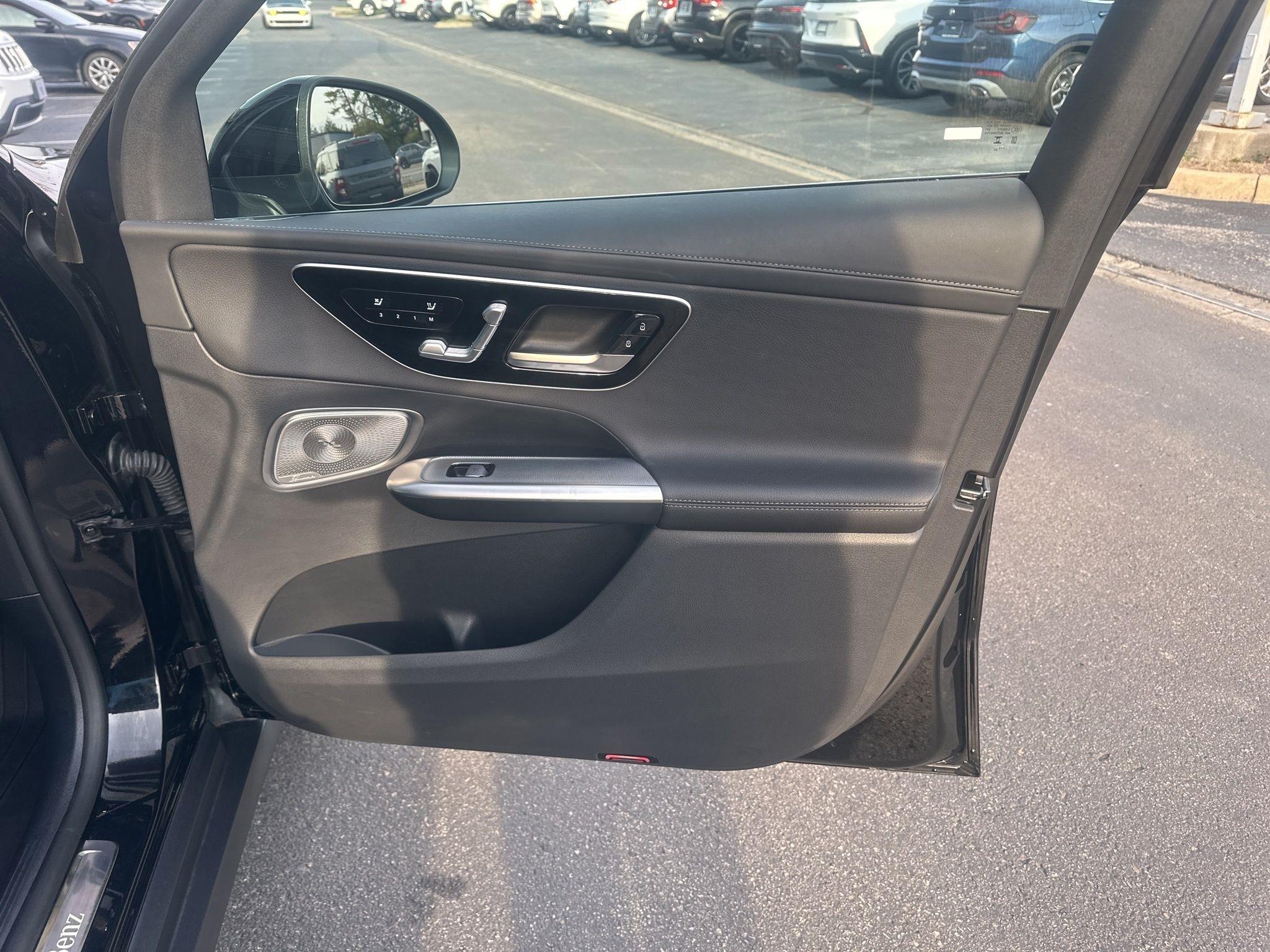 Mercedes-Benz GLC  2023