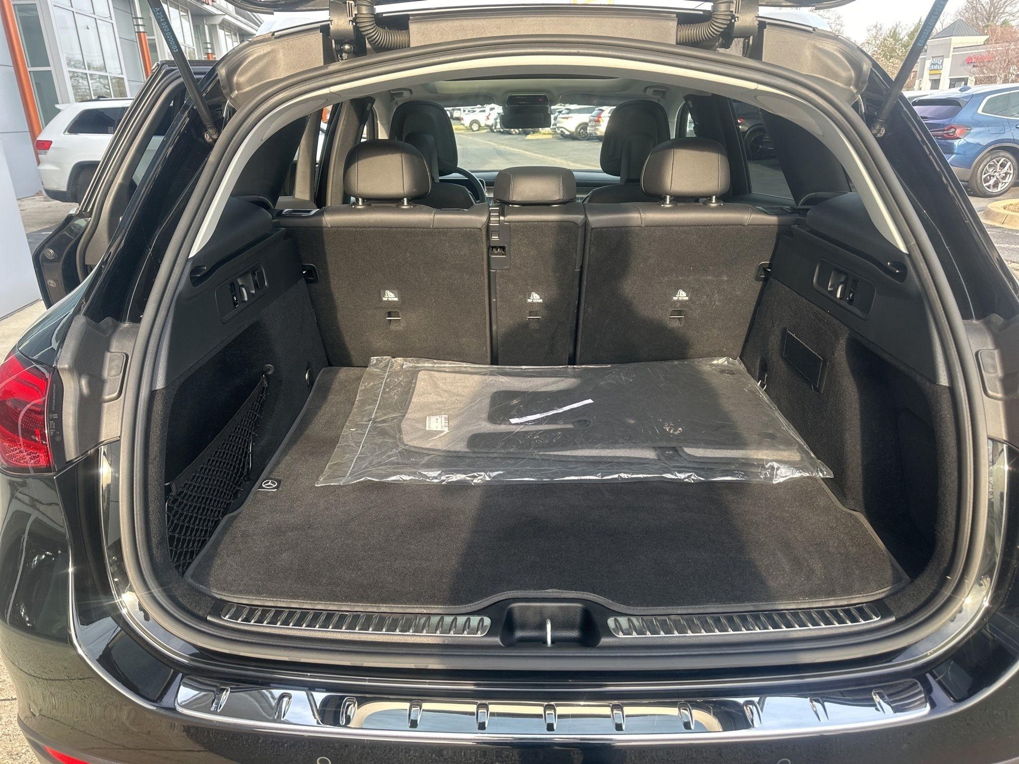 Mercedes-Benz GLC  2023