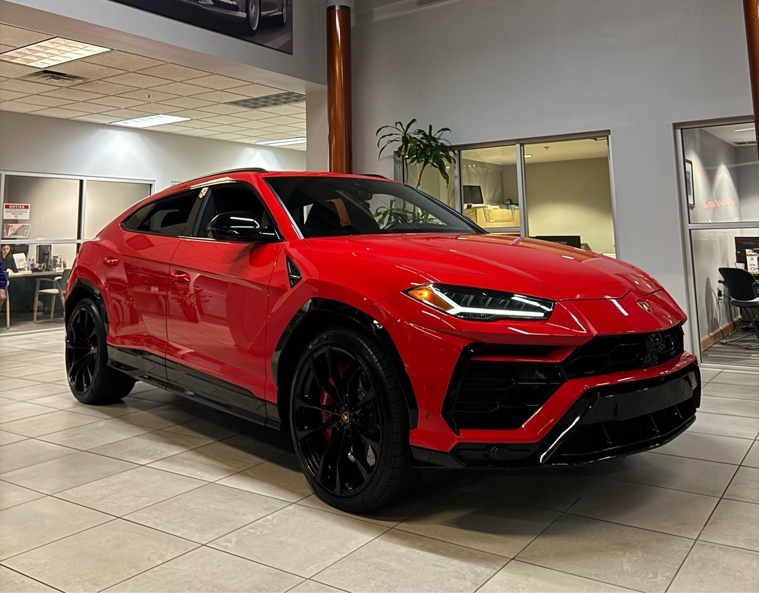 2022 Lamborghini Urus Base
