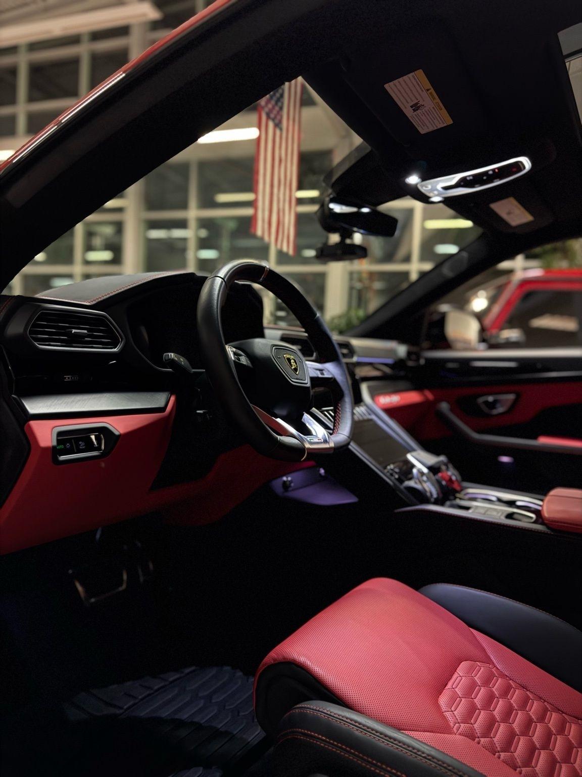 Lamborghini Urus  2022