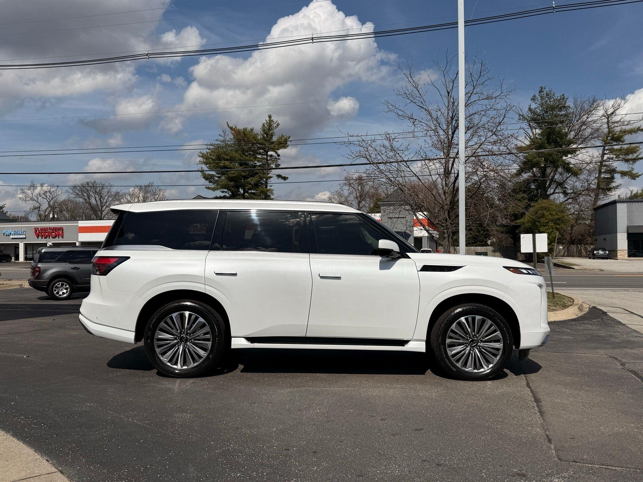 Infiniti QX80  2025