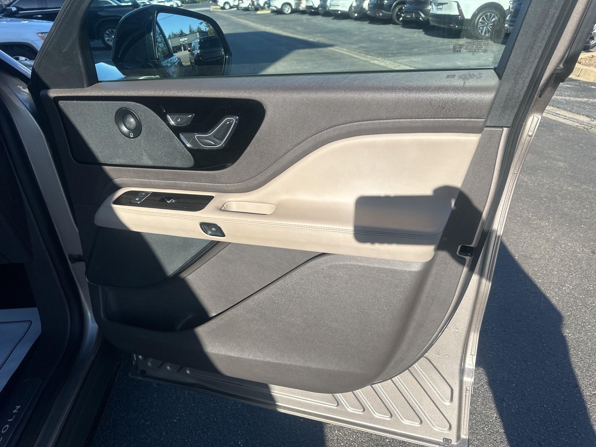 Lincoln Aviator  2020