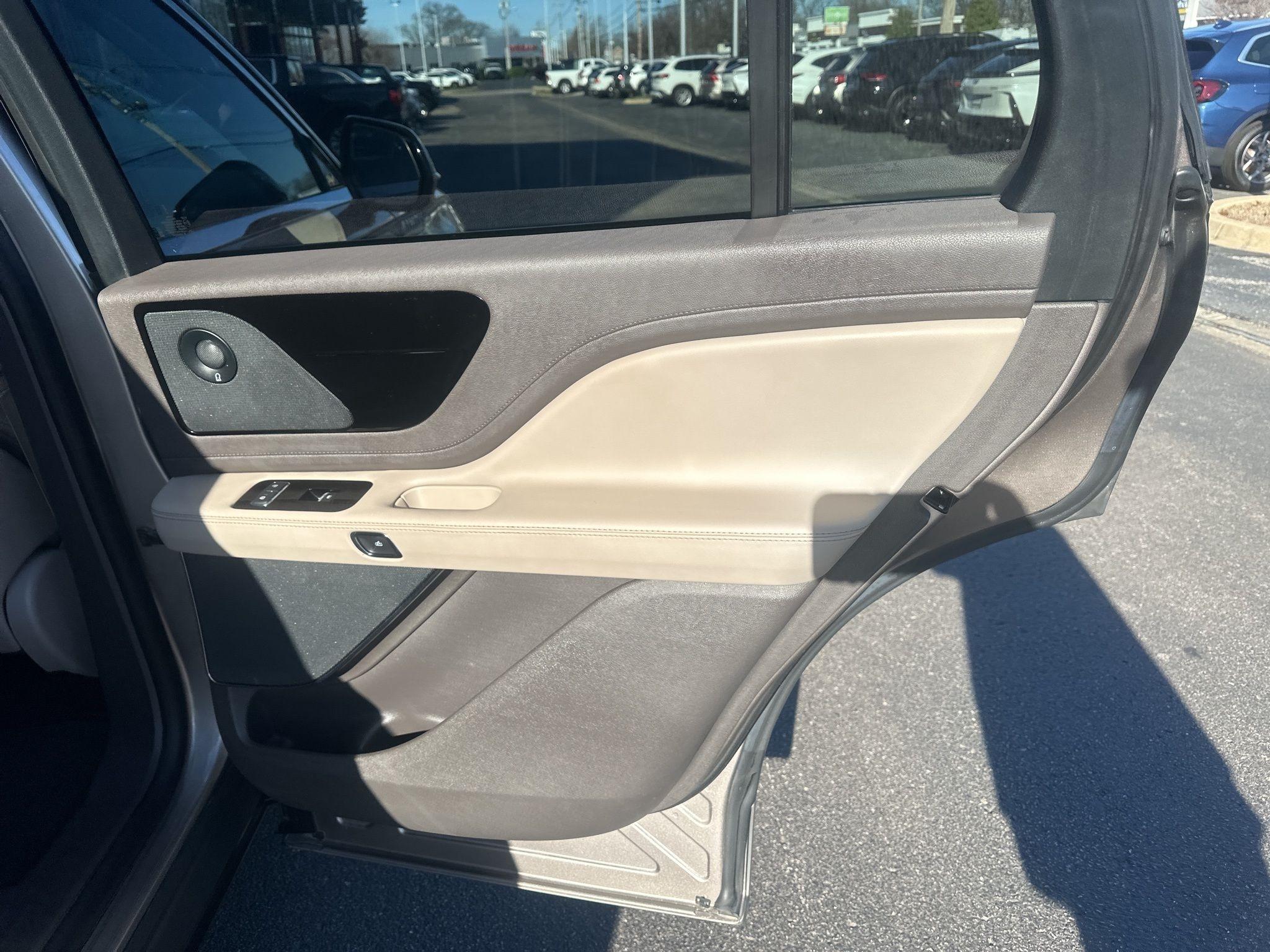 Lincoln Aviator  2020