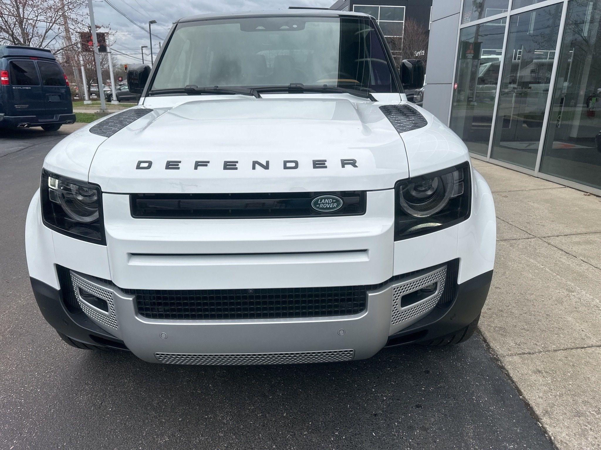 Land Rover Defender  2024