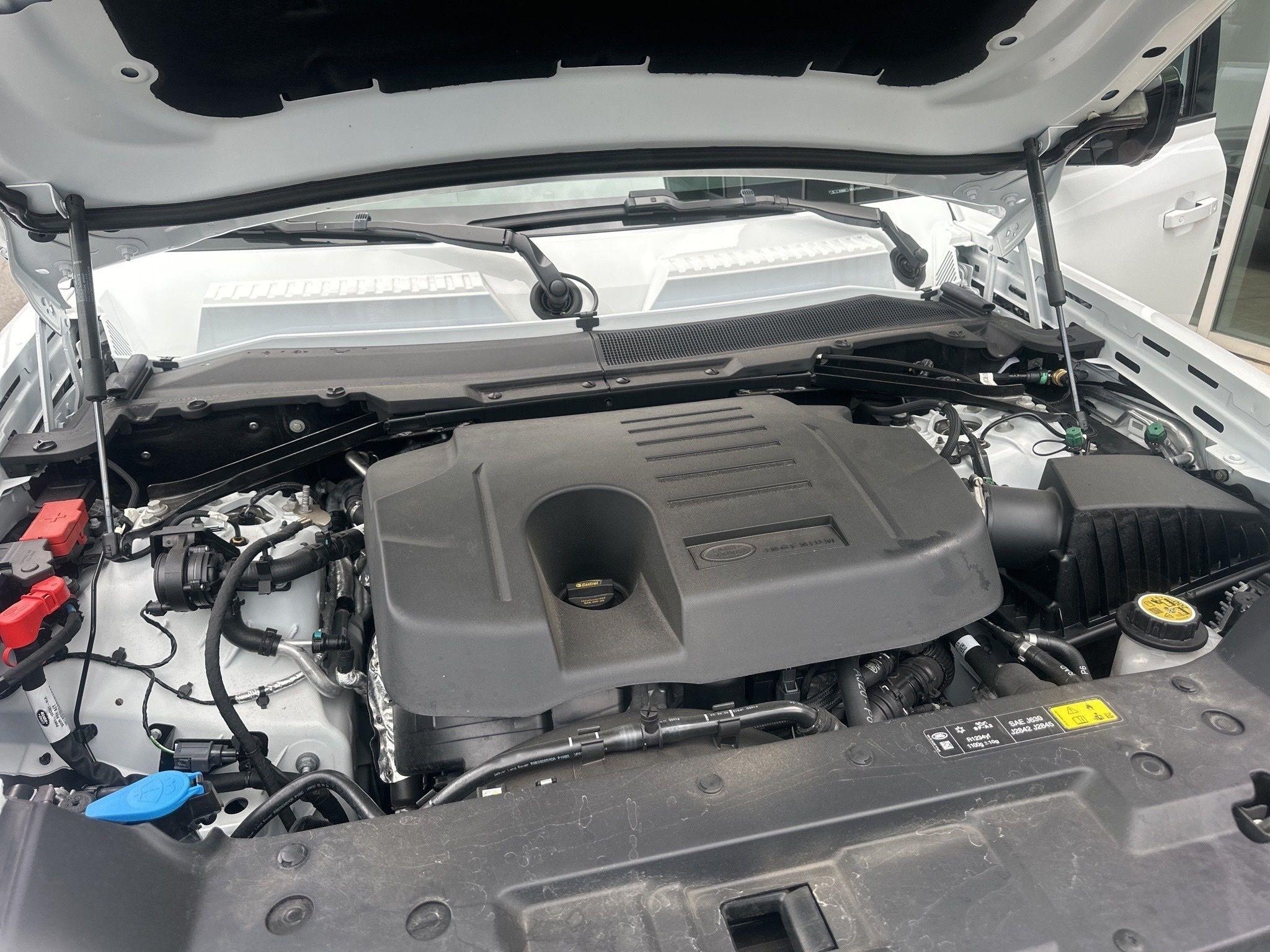 Land Rover Defender  2024