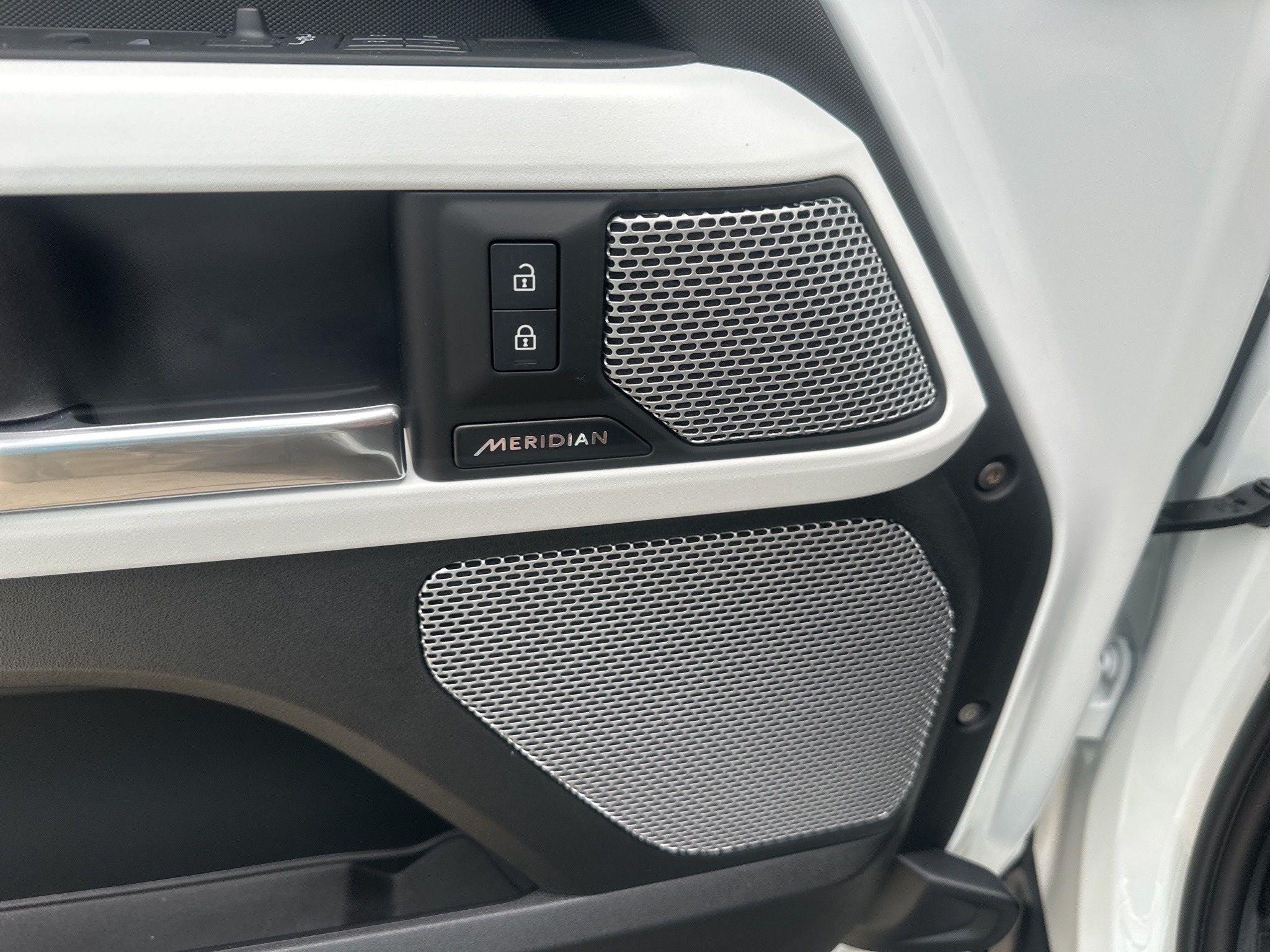 Land Rover Defender  2024