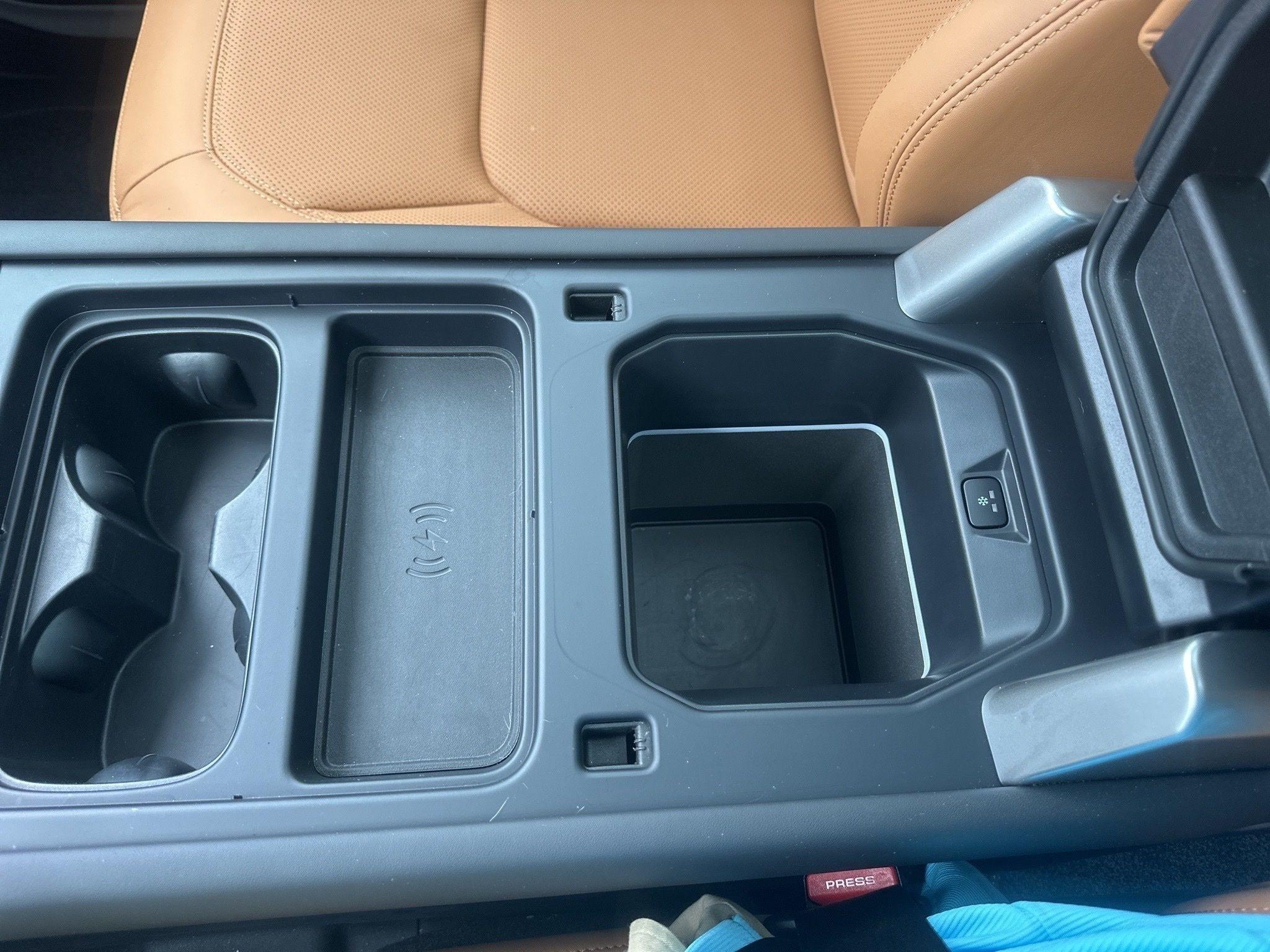 Land Rover Defender  2024