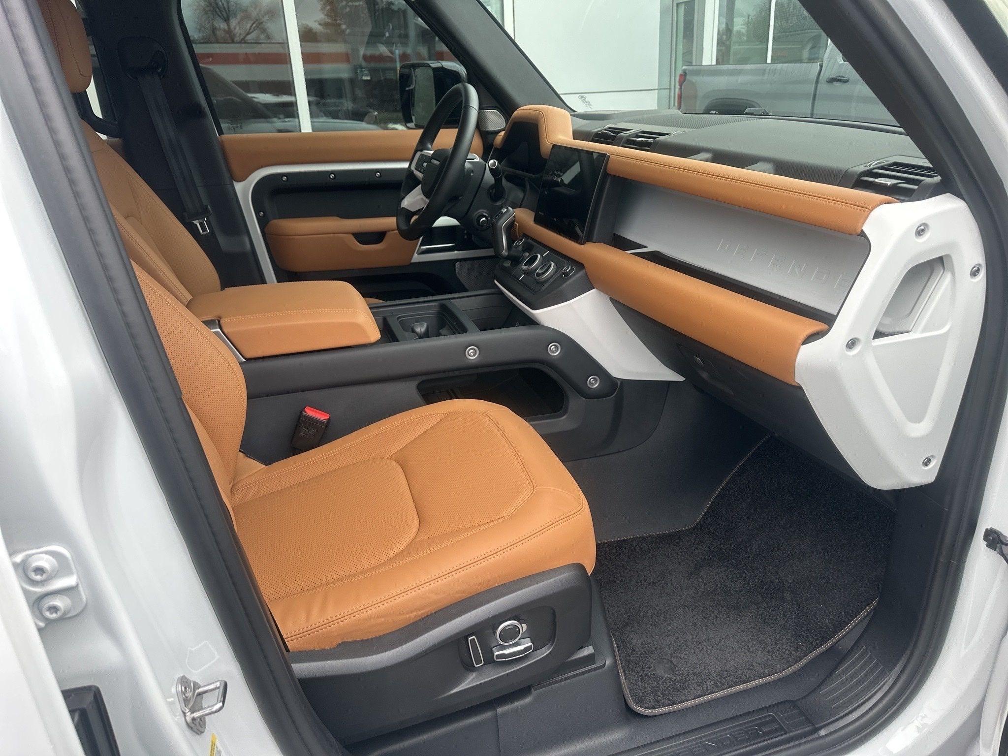 Land Rover Defender  2024