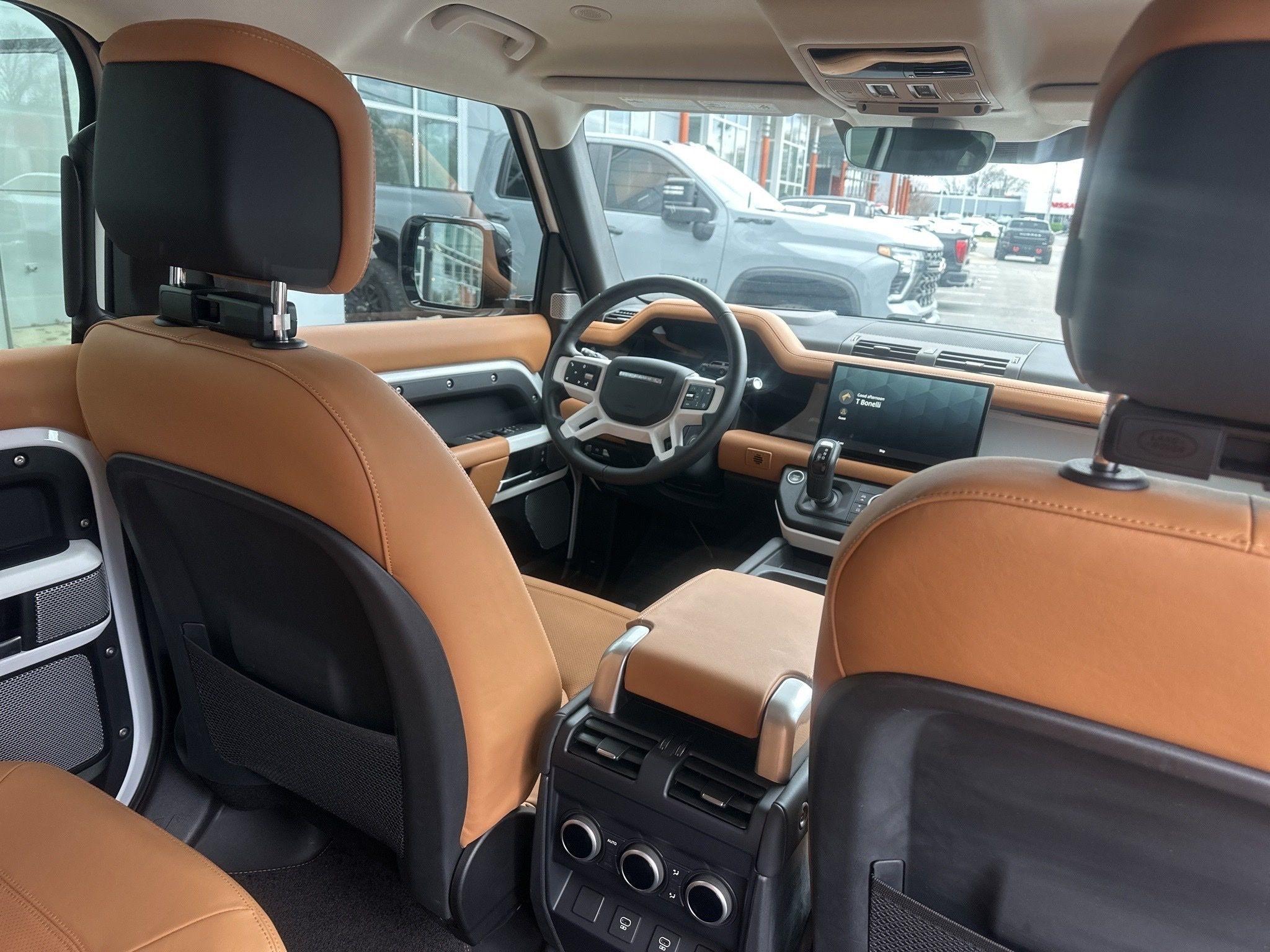 Land Rover Defender  2024