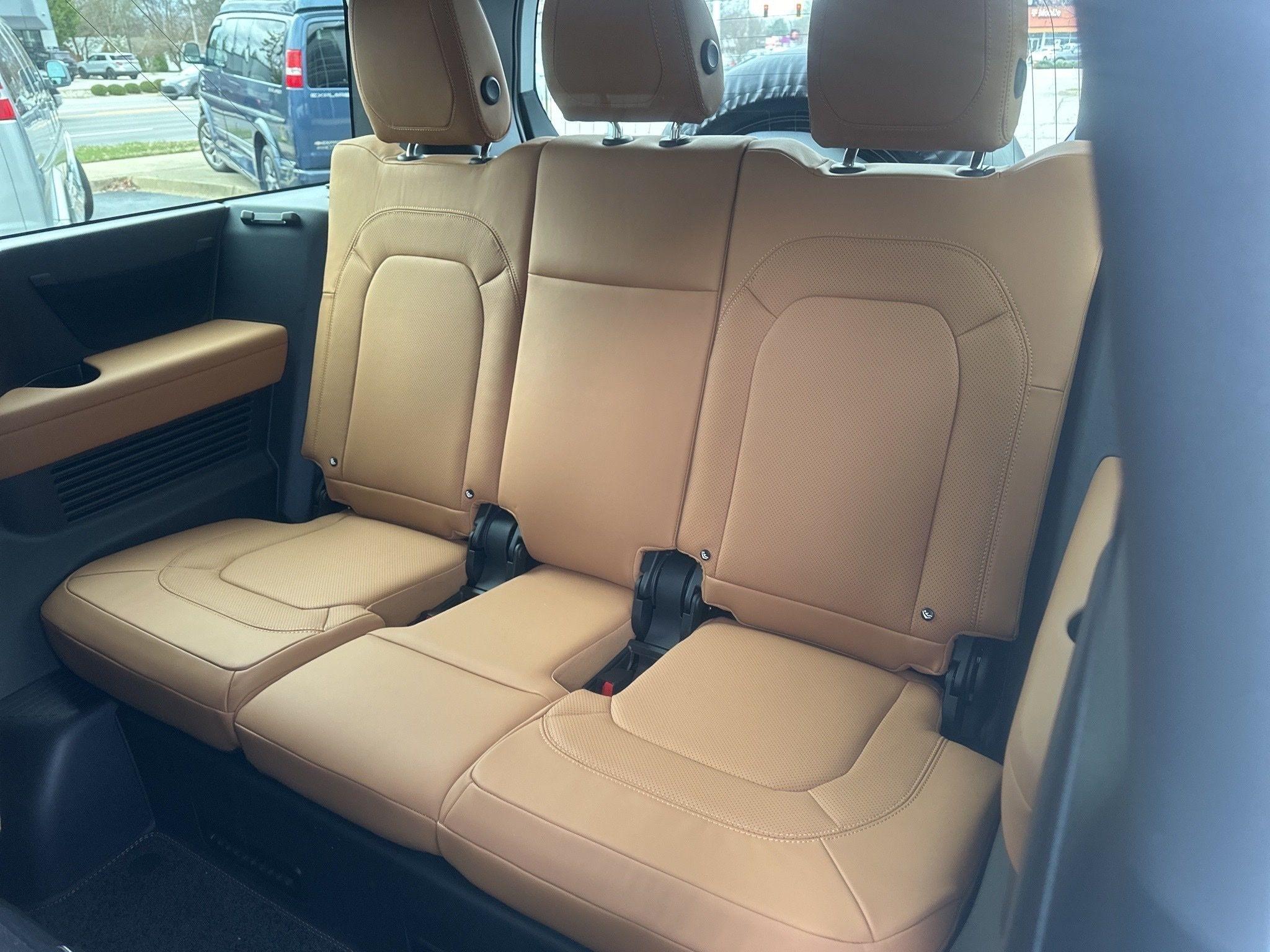 Land Rover Defender  2024