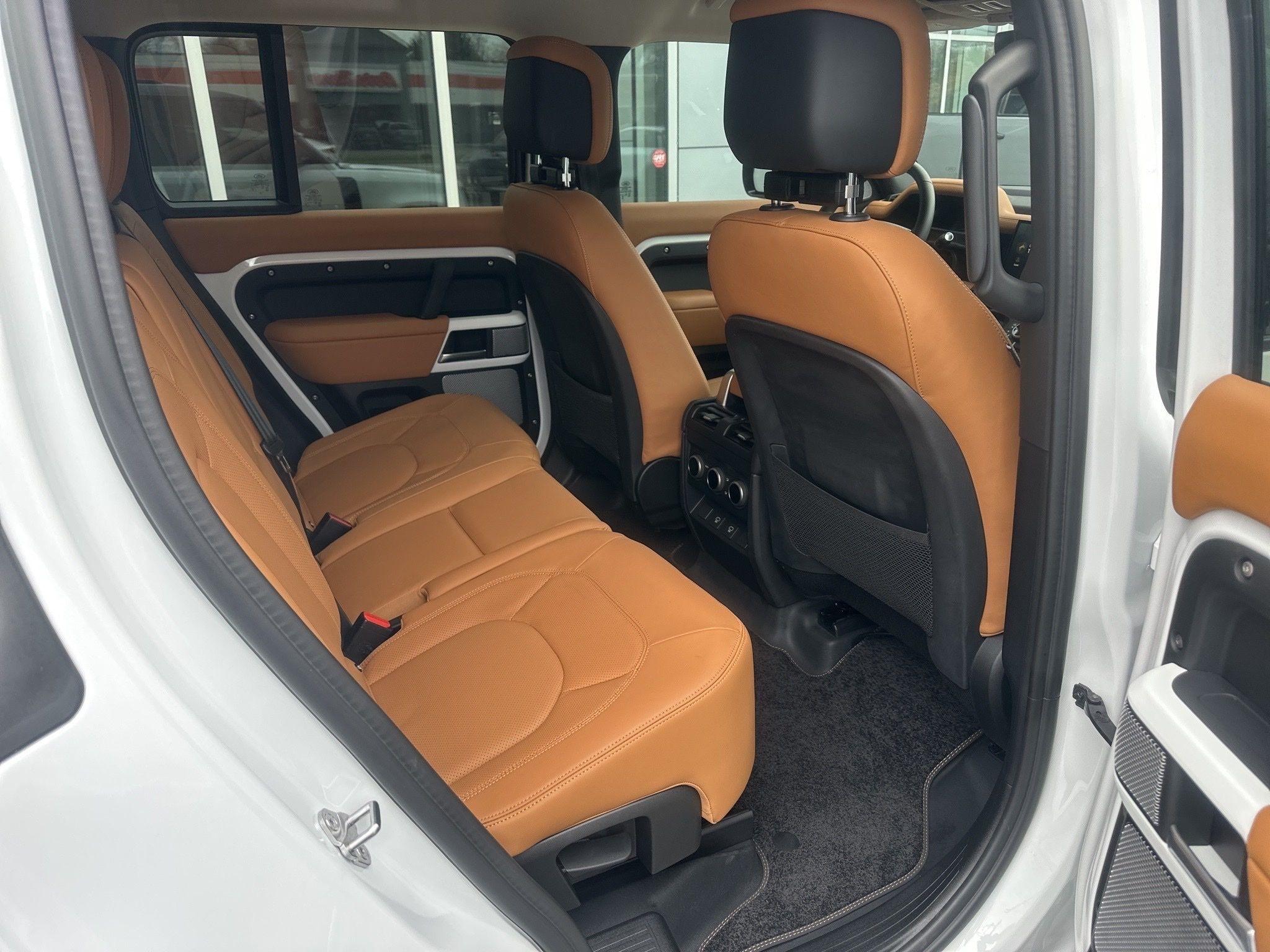 Land Rover Defender  2024