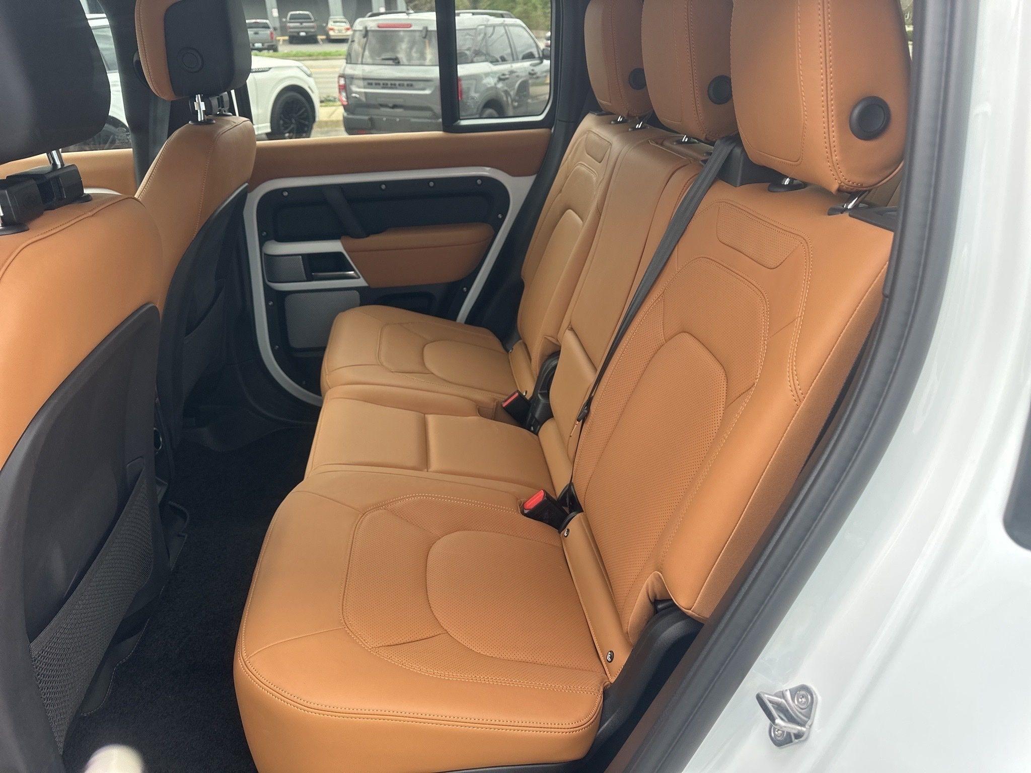 Land Rover Defender  2024