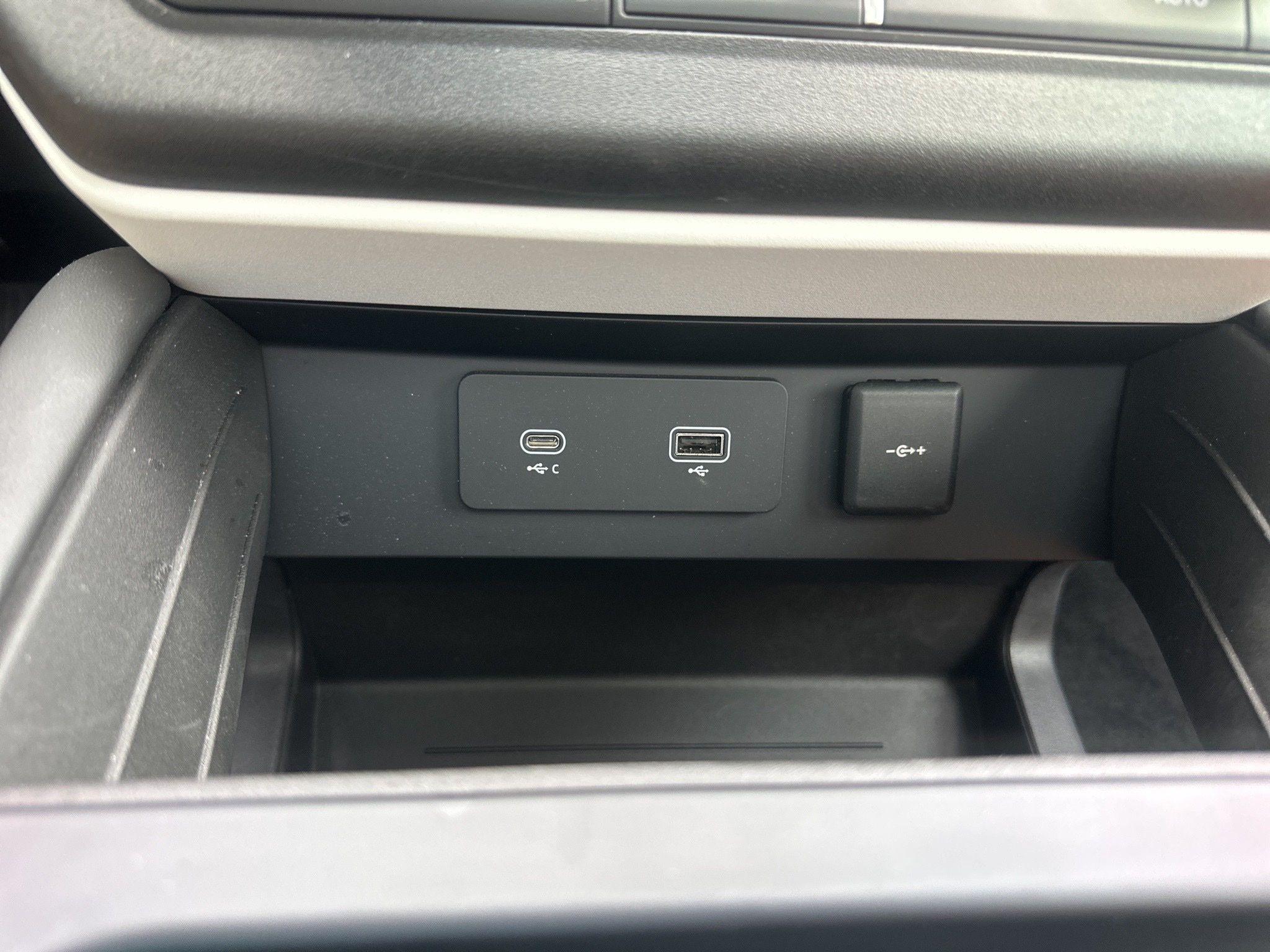 Land Rover Defender  2024