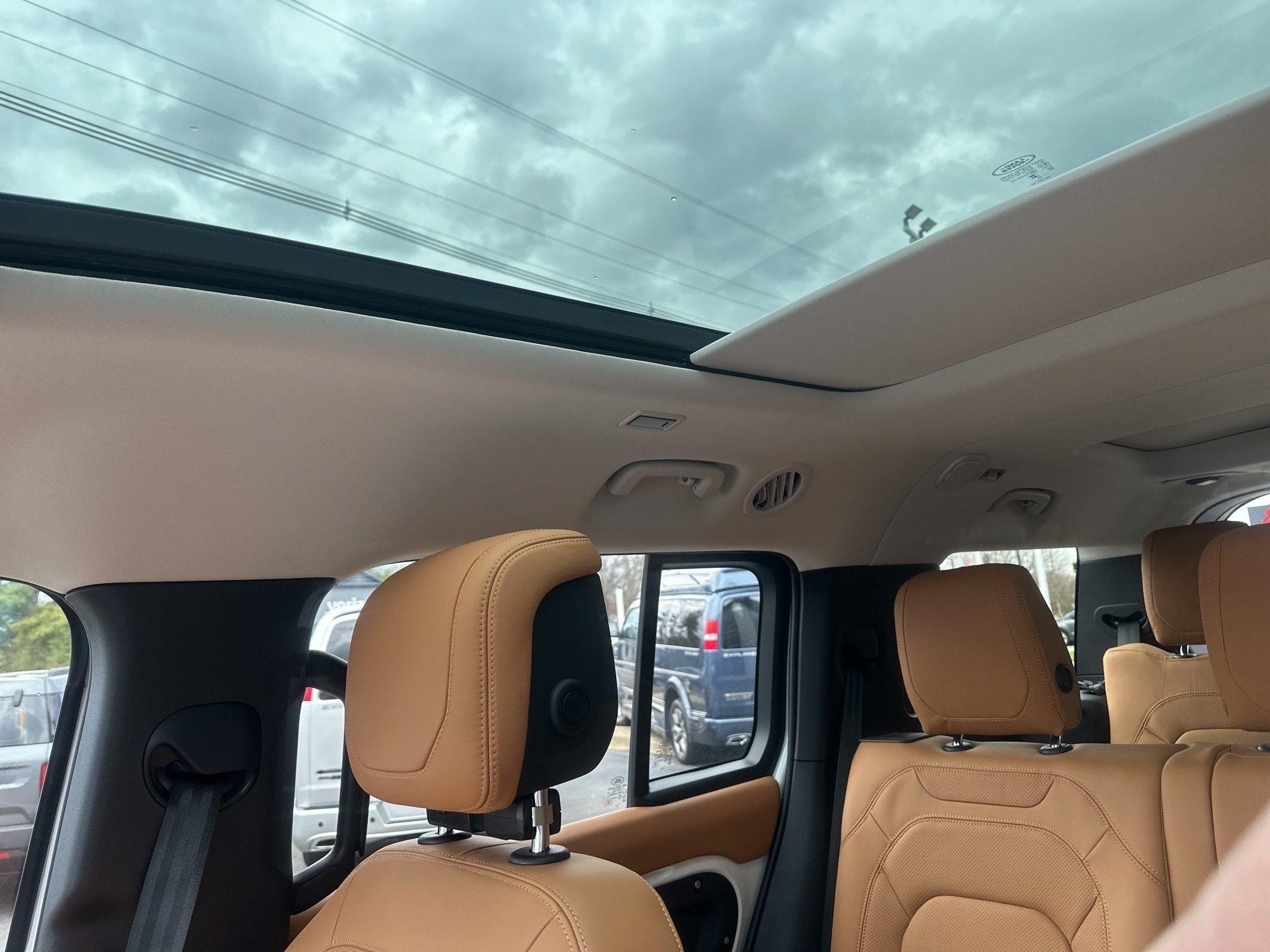 Land Rover Defender  2024