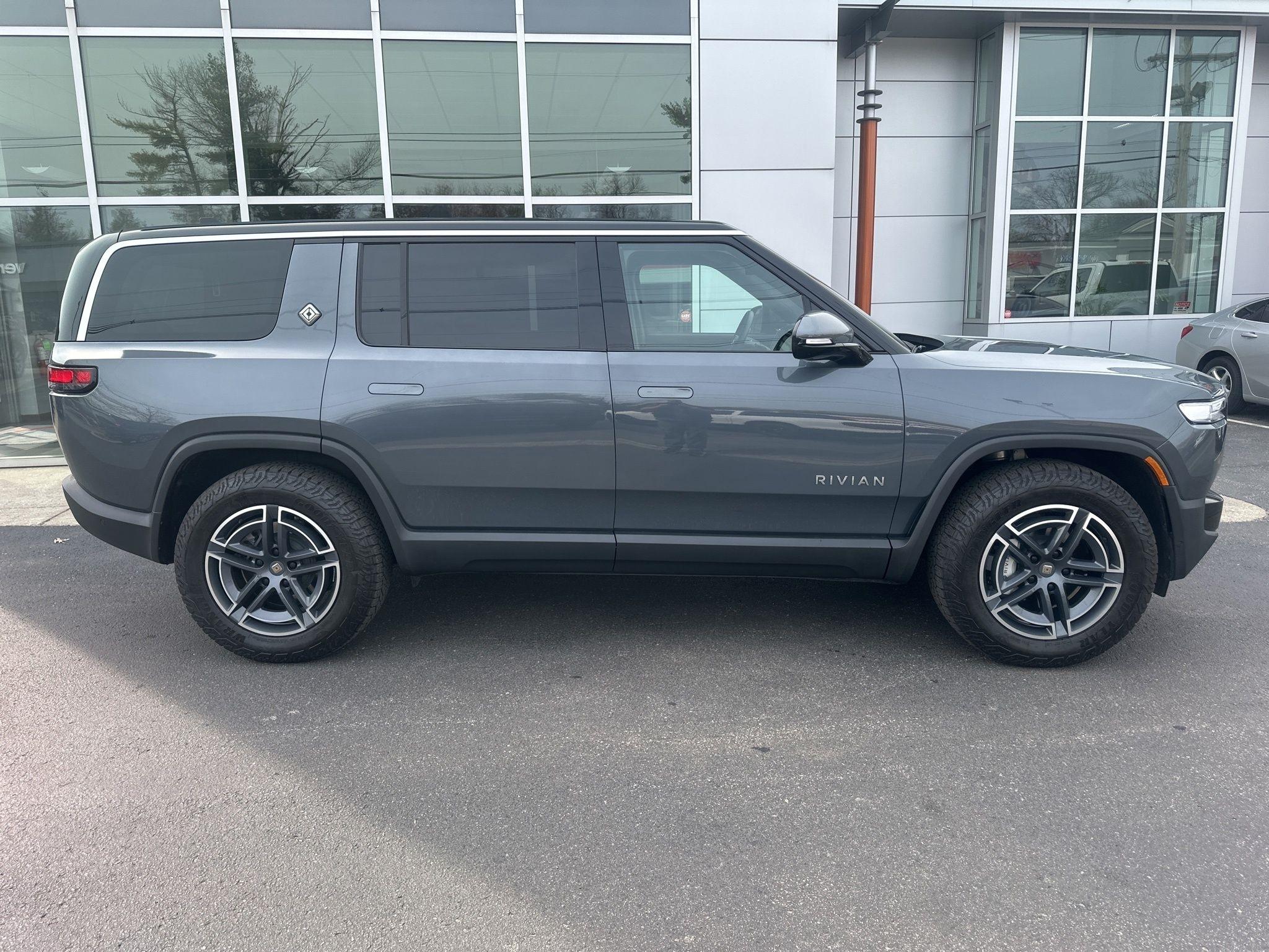 Rivian R1S  2025