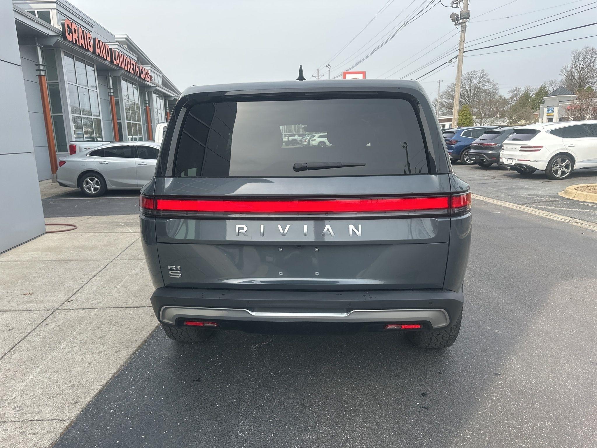 Rivian R1S  2025