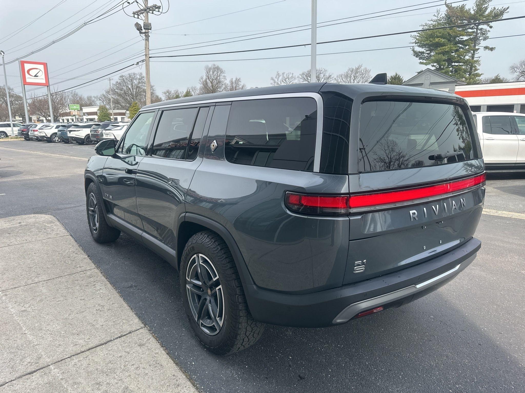Rivian R1S  2025