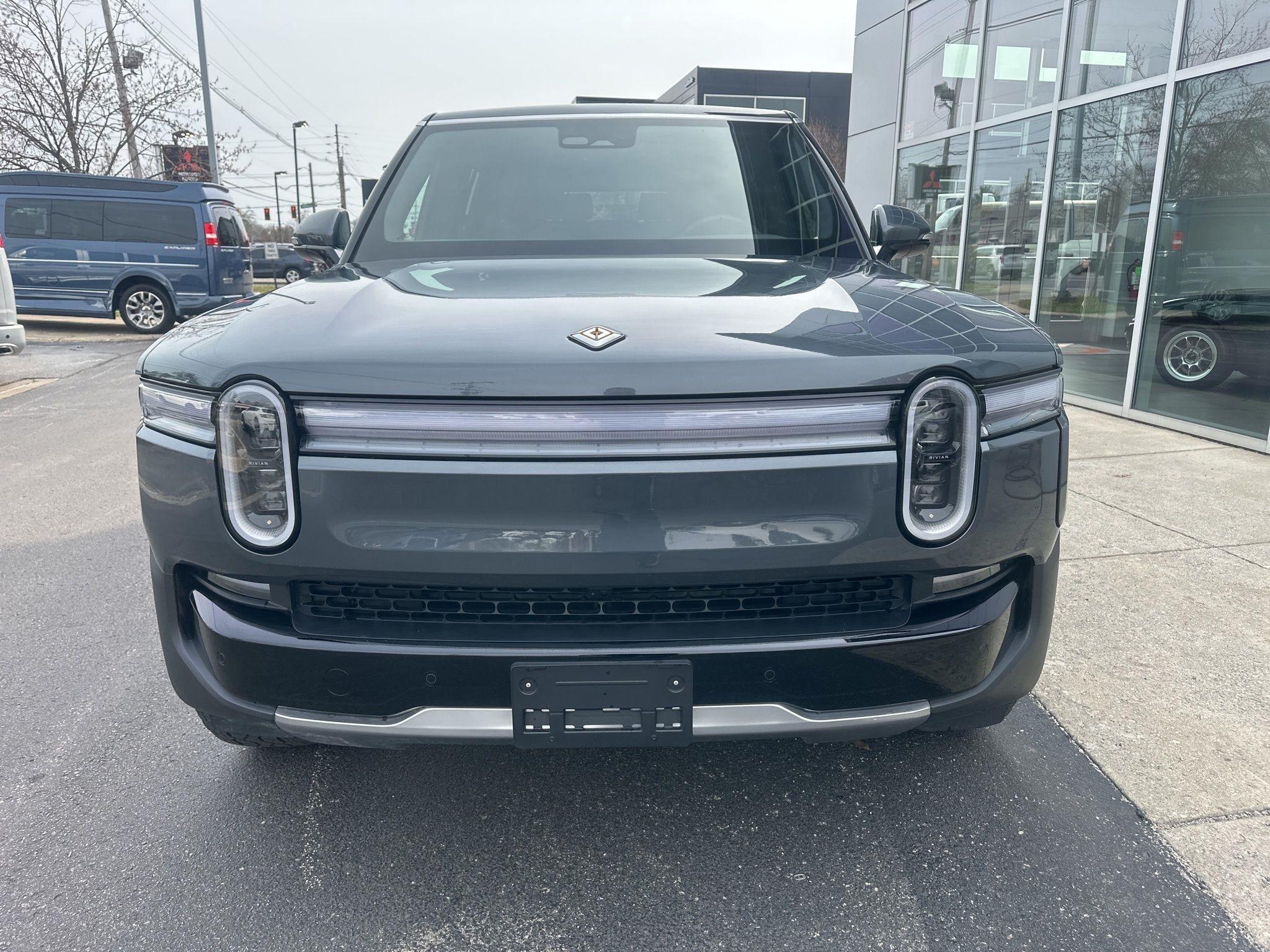 Rivian R1S  2025