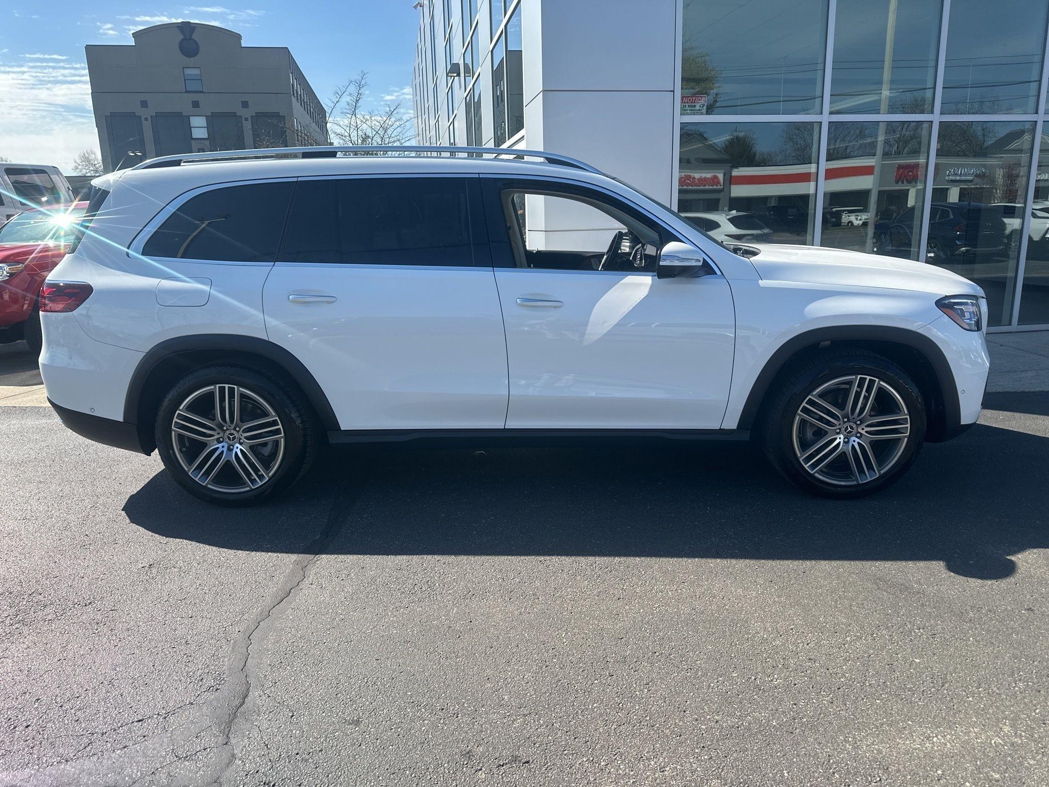 Mercedes-Benz GLS  2024