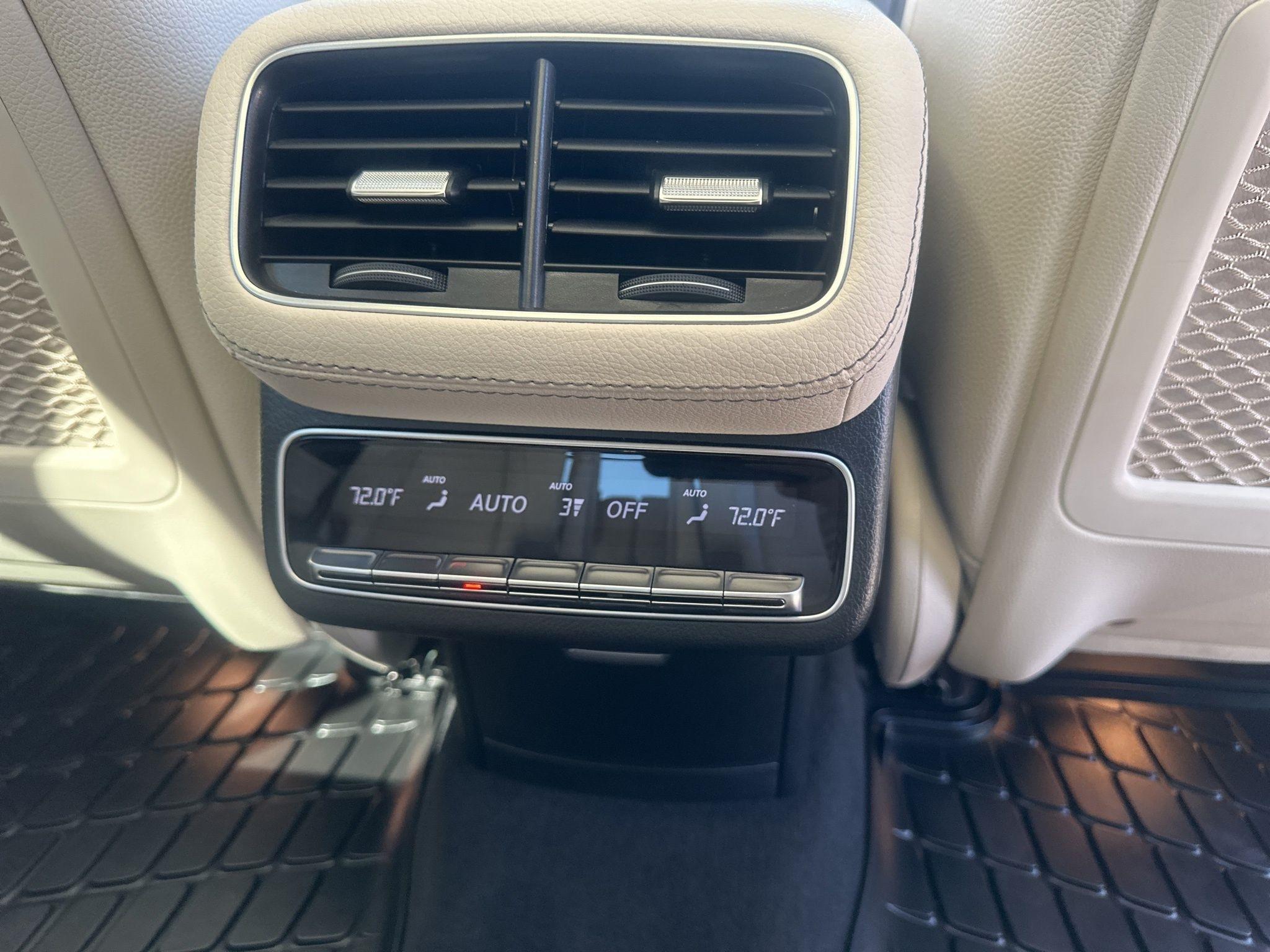 Mercedes-Benz GLS  2024