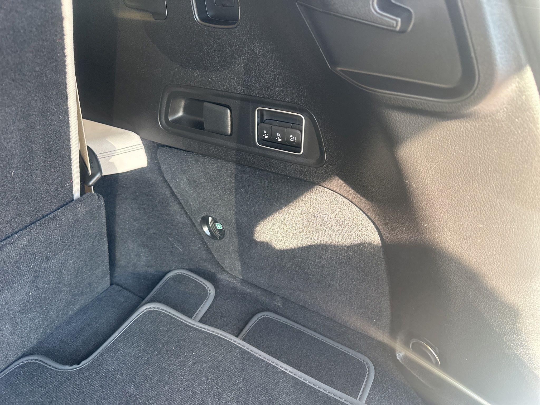 Mercedes-Benz GLS  2024