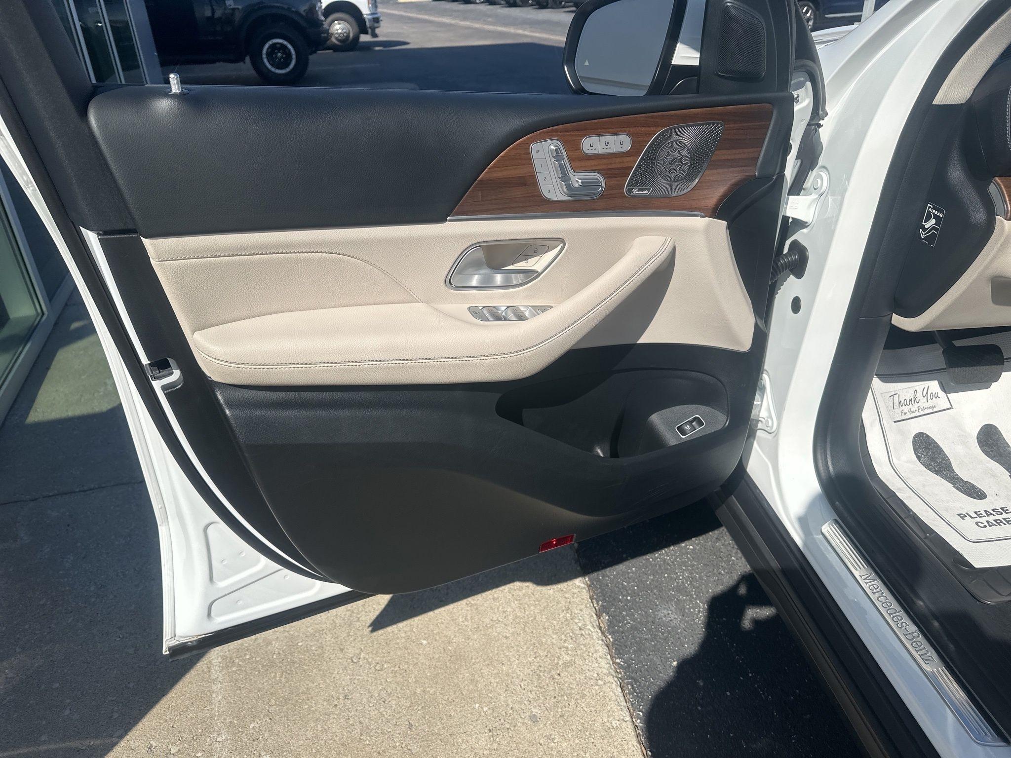 Mercedes-Benz GLS  2024