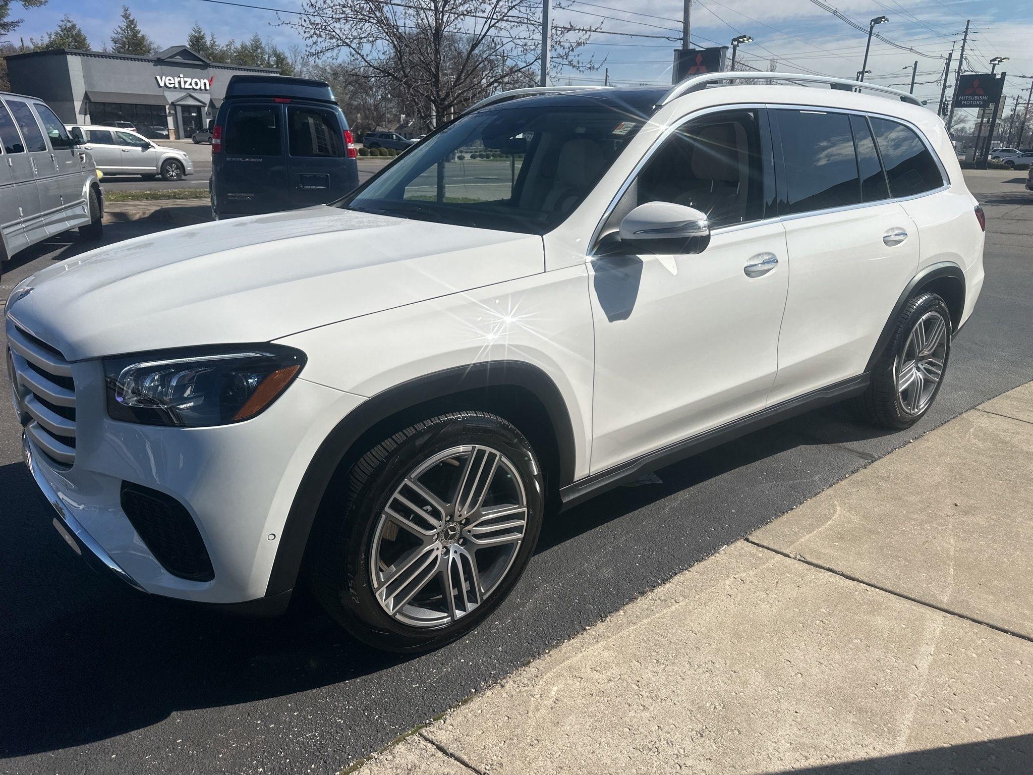 Mercedes-Benz GLS  2024