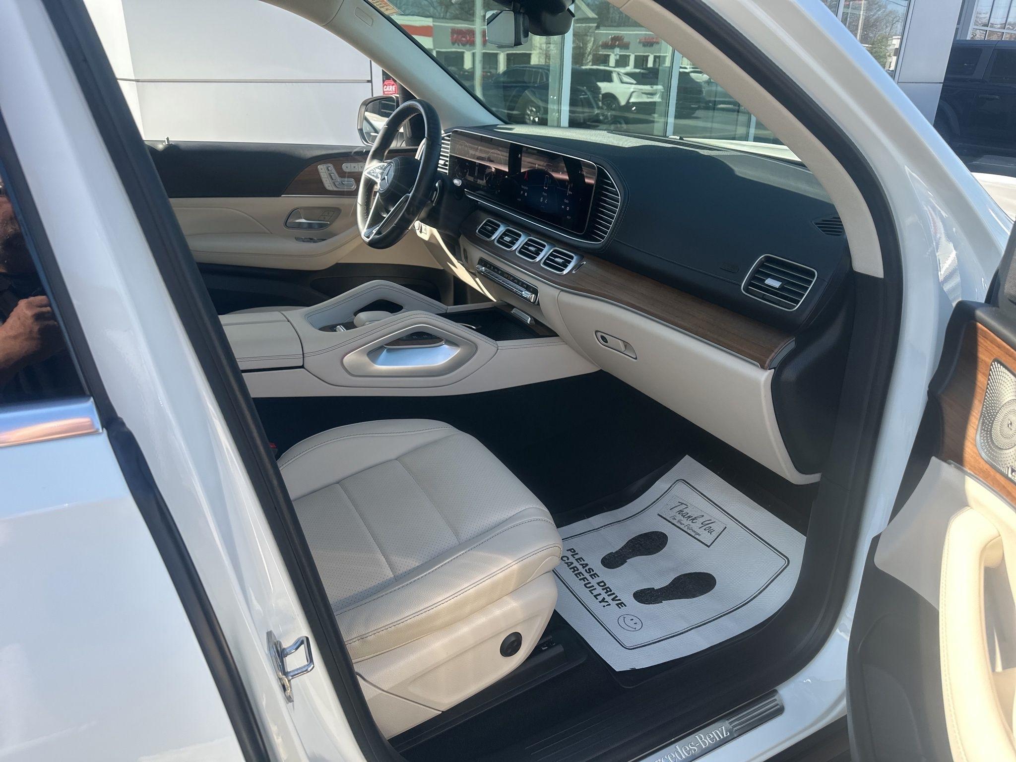 Mercedes-Benz GLS  2024