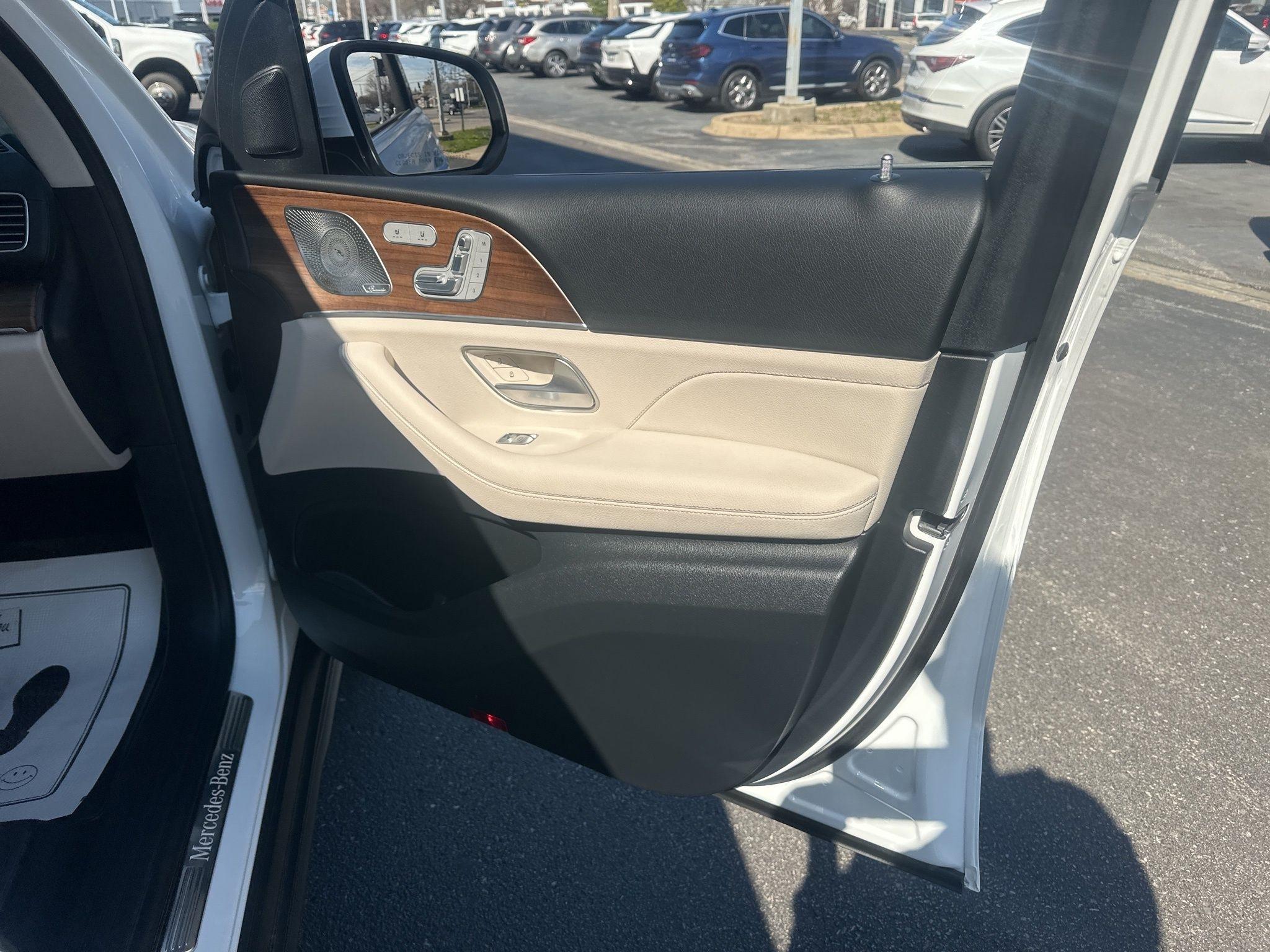 Mercedes-Benz GLS  2024