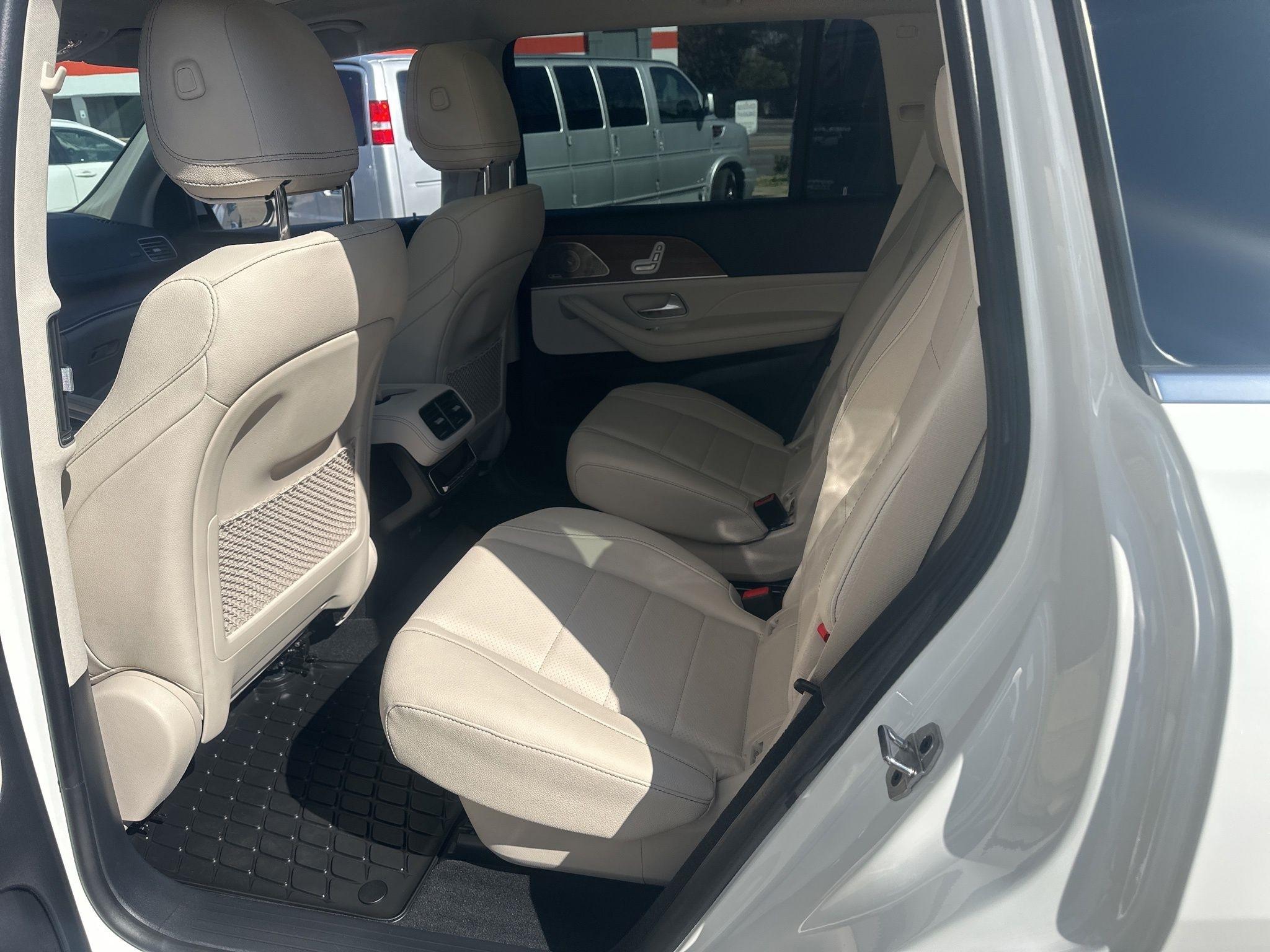 Mercedes-Benz GLS  2024