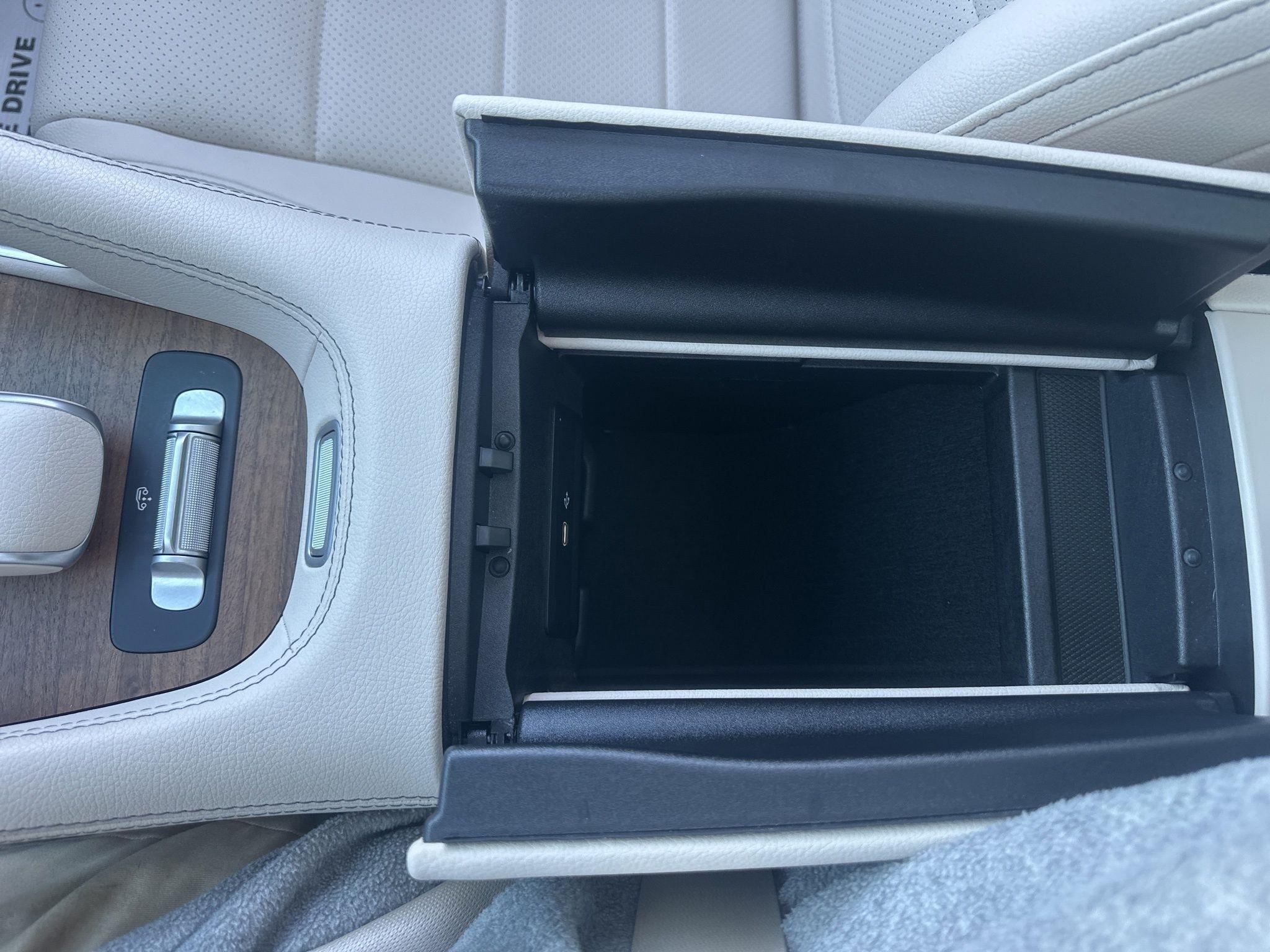 Mercedes-Benz GLS  2024