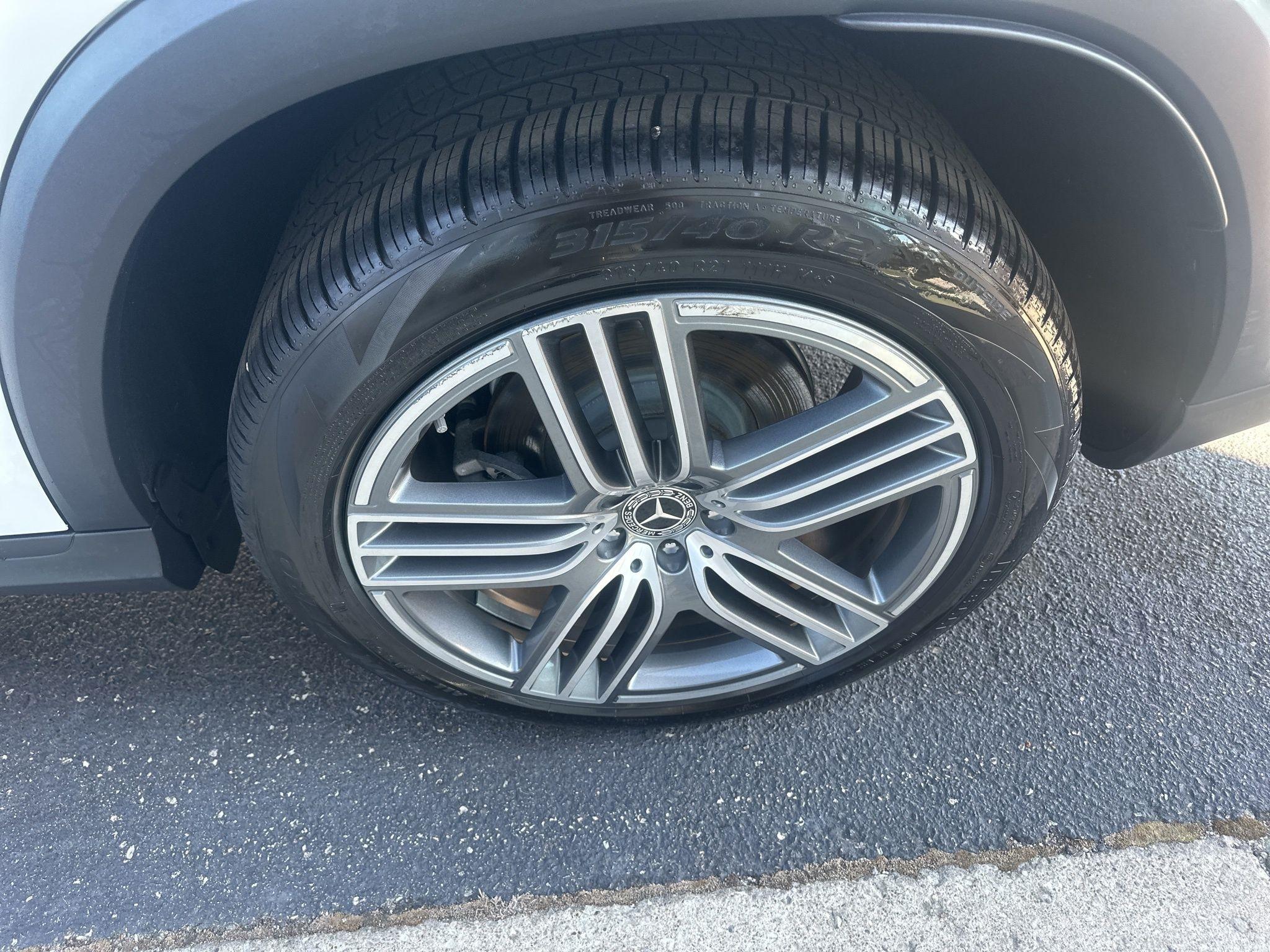 Mercedes-Benz GLS  2024