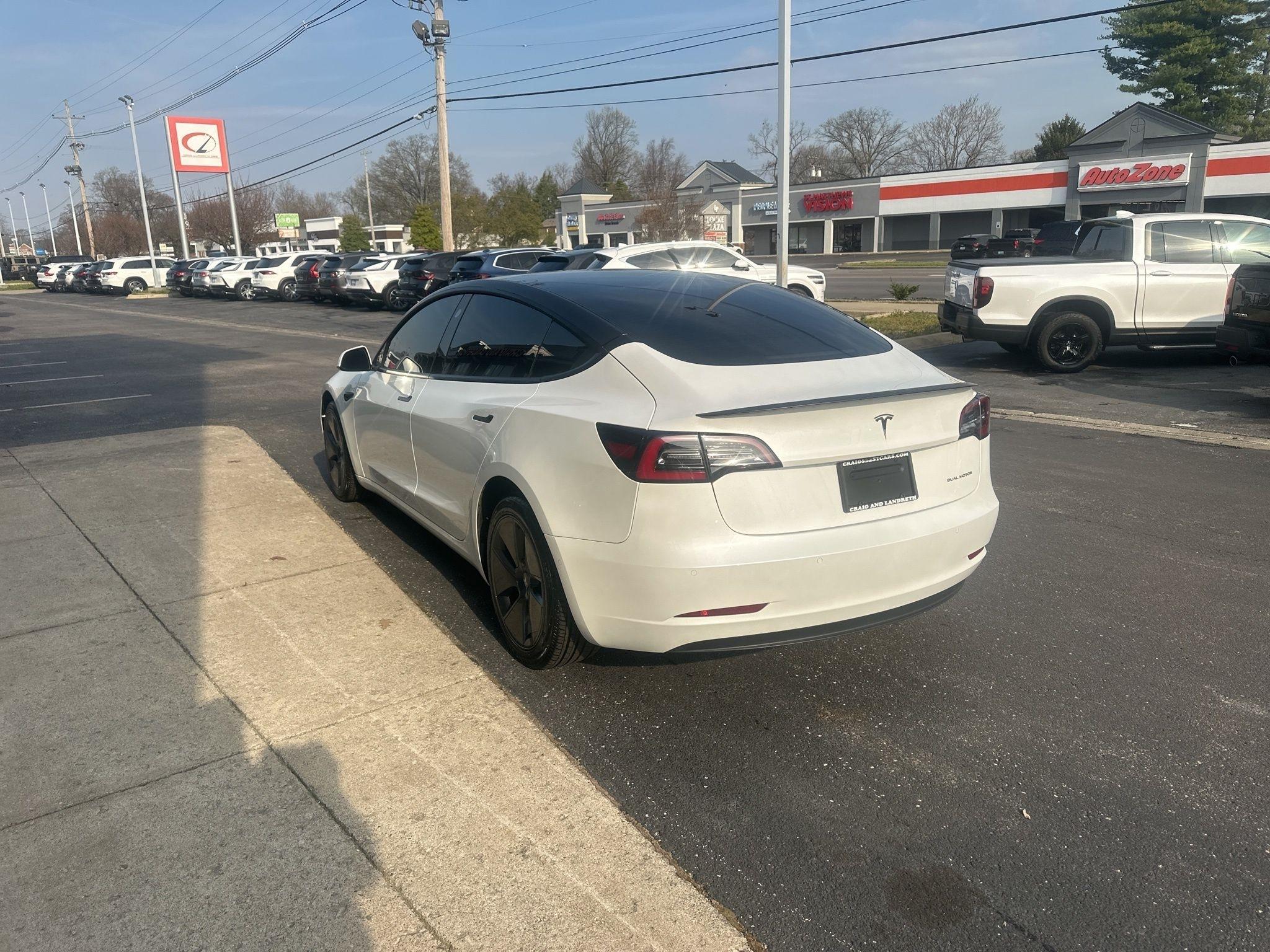 Tesla Model 3  2022