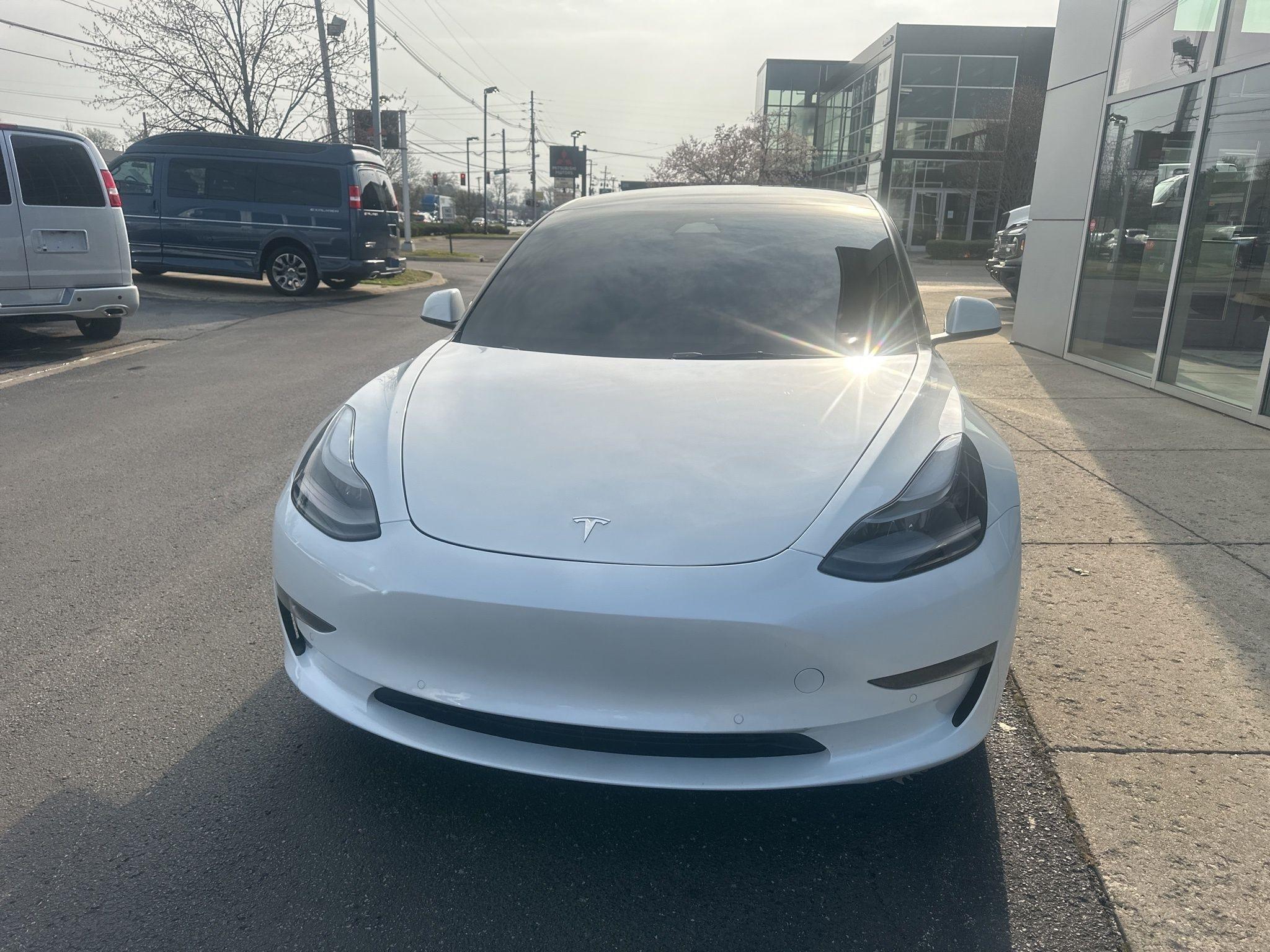 Tesla Model 3  2022
