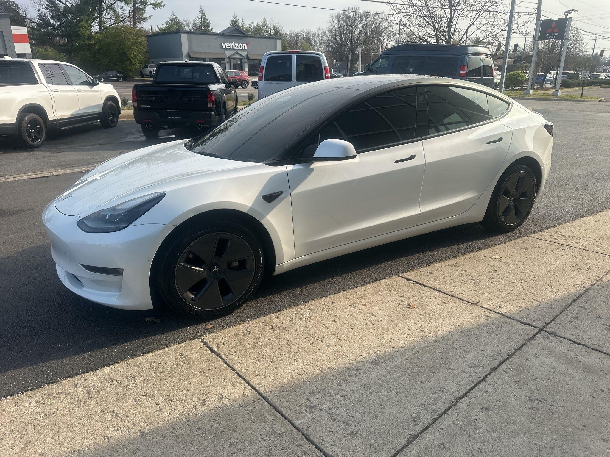 Tesla Model 3  2022