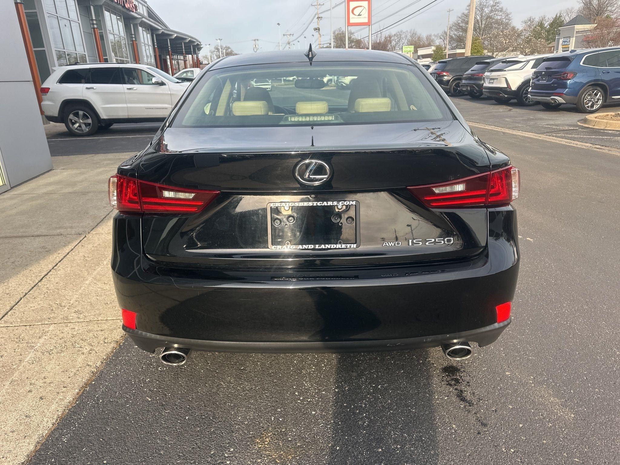 Lexus IS  2015