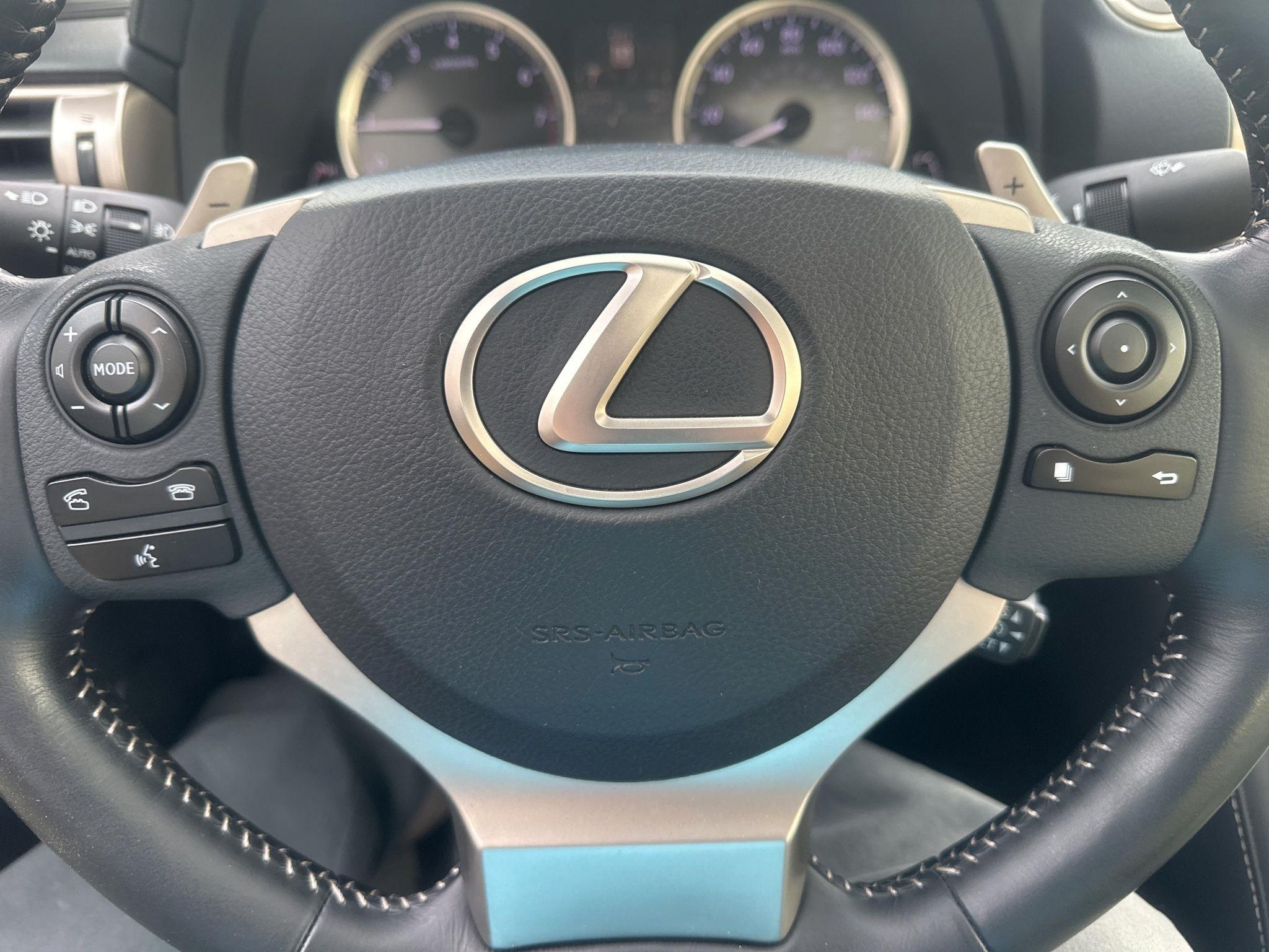 Lexus IS  2015