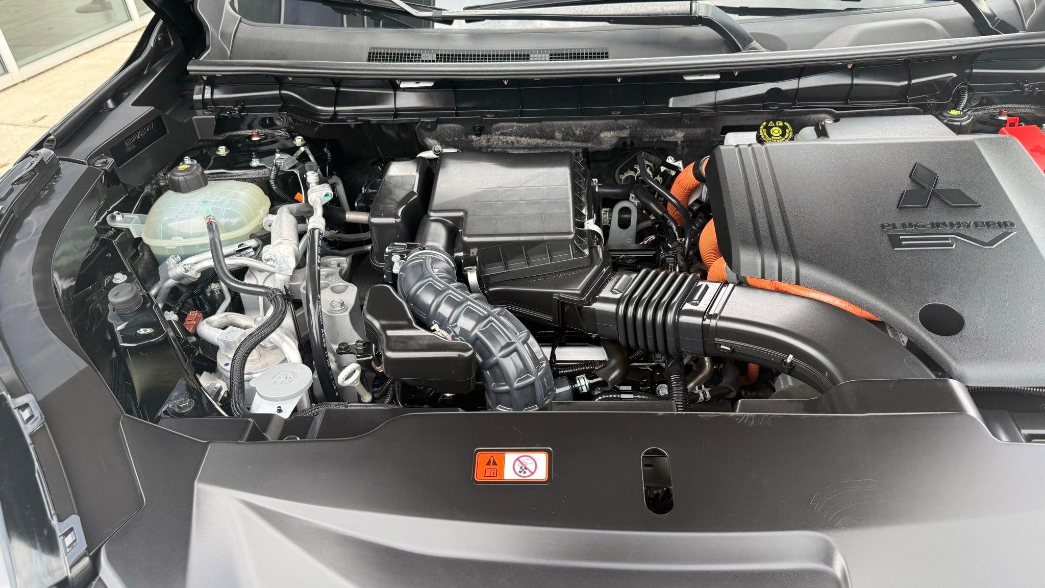 Mitsubishi Outlander PHEV  2024