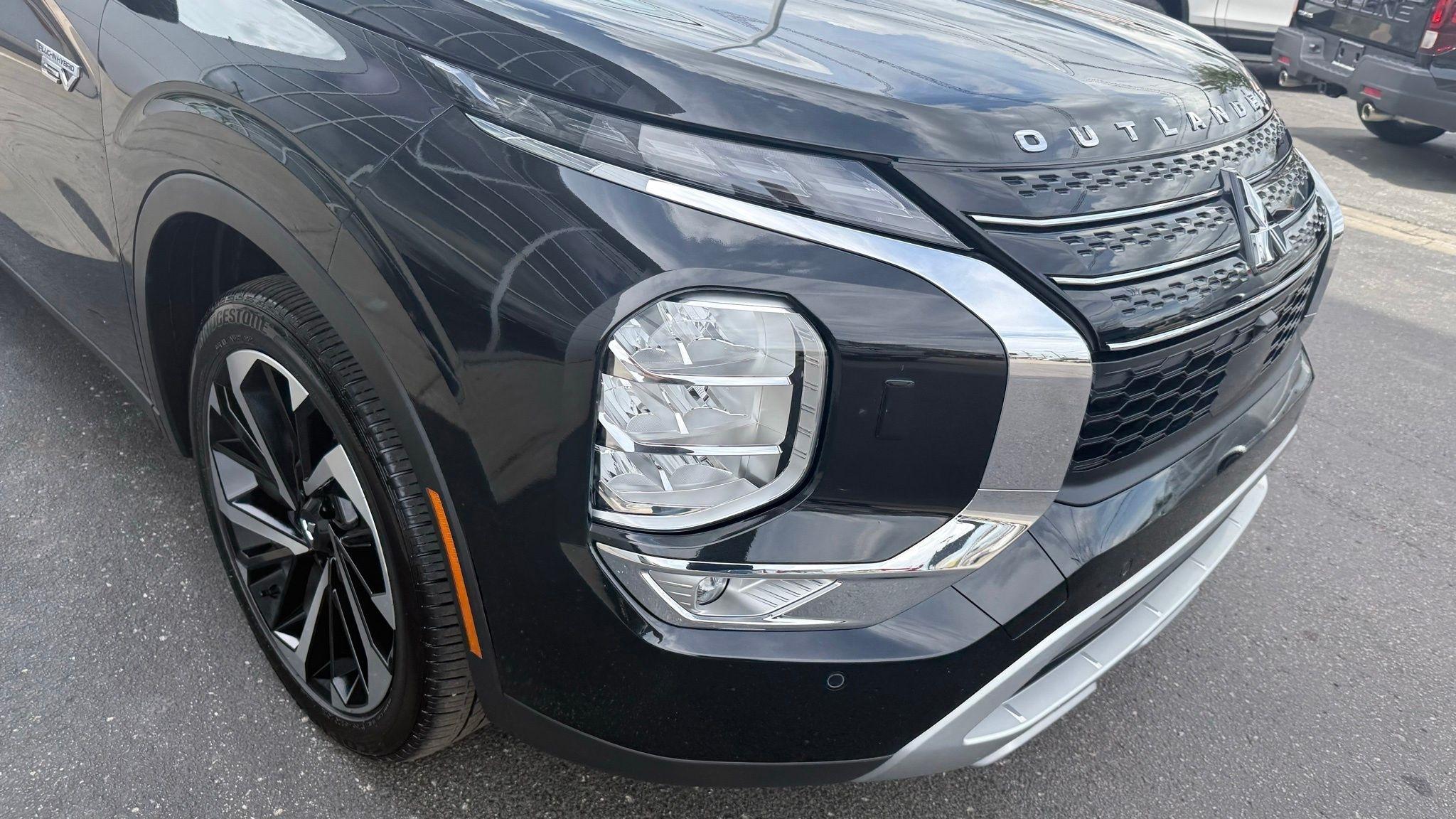 Mitsubishi Outlander PHEV  2024