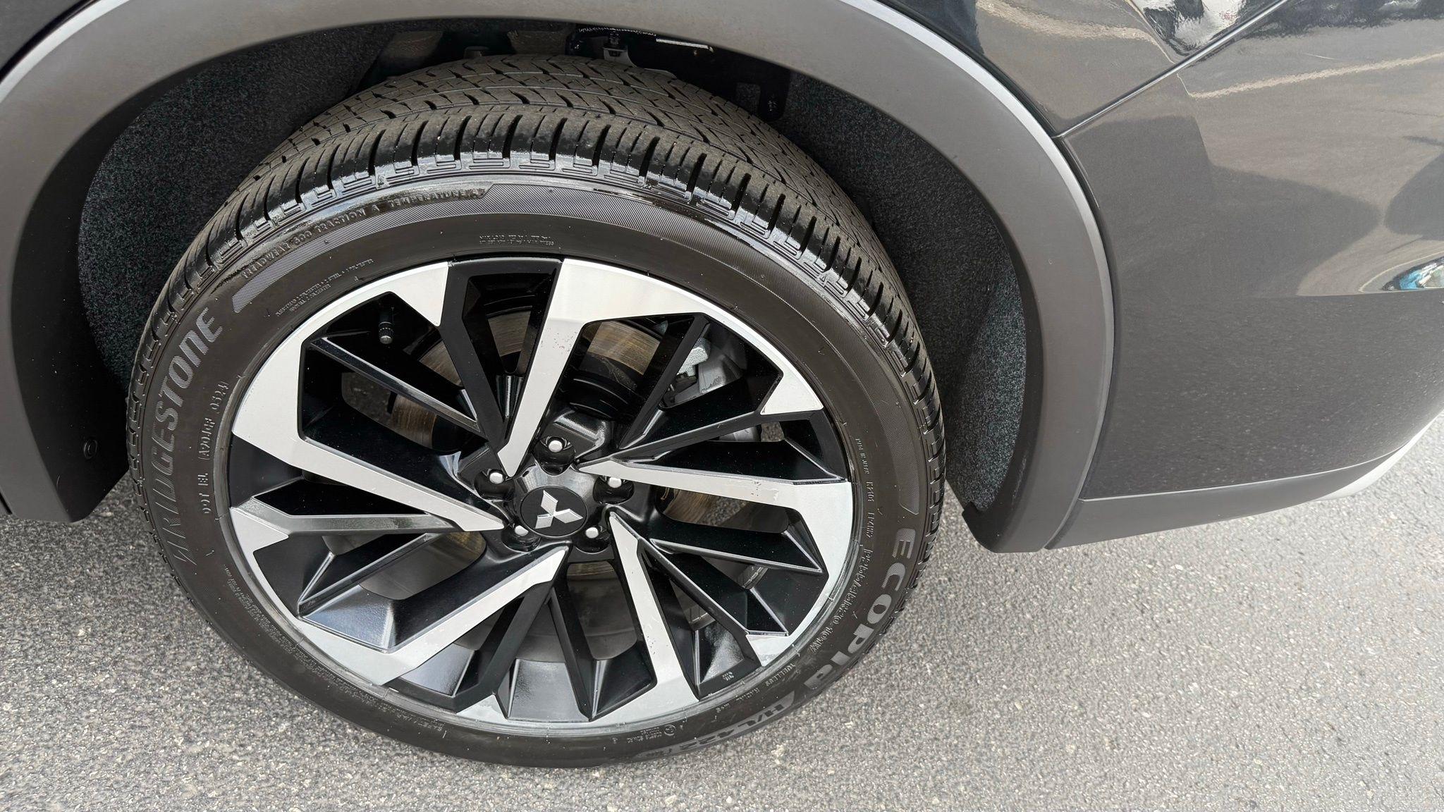 Mitsubishi Outlander PHEV  2024